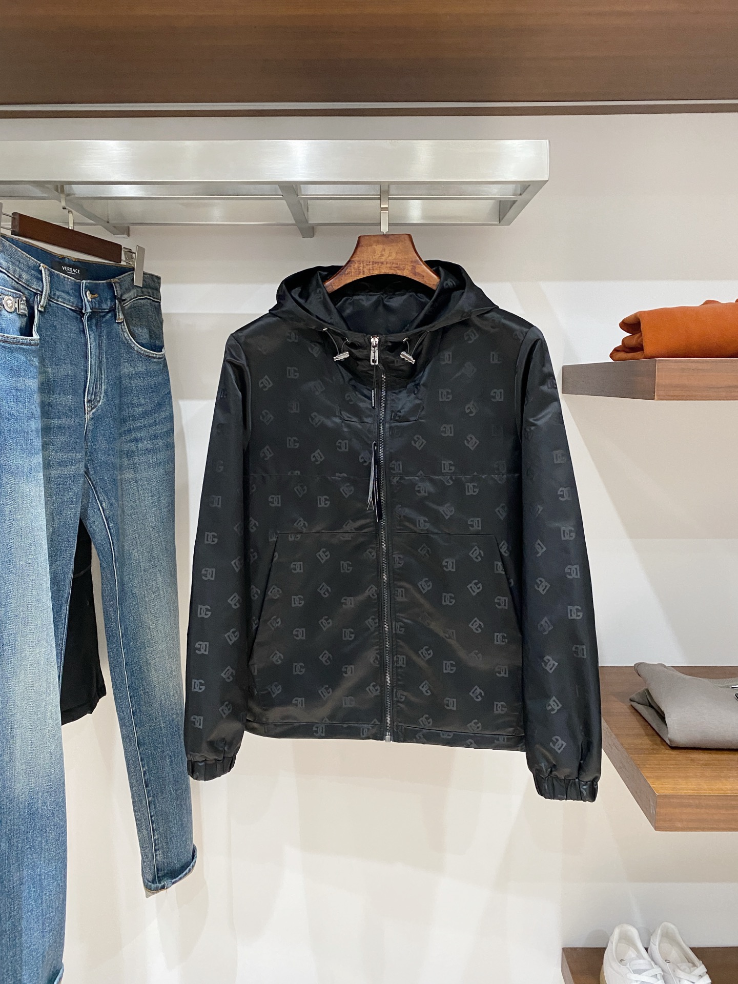 NO:684151,DG, 2025 new jackets, fashionable and handsome, simple and versatile, top digital positioning custom-woven letter logo, customized original fabric, not only crisp and trendy silhouette, but also comfortable to wear, more delicate yarn weaving, size M-3XL, buy now,,jackets & coats,jackets & coats,19860909DG、2025新品夹克外套,时尚帅气,简约百搭款,顶级数码定位定织字母logo,定制原版面料,不仅挺括,保持潮流的廓形,又穿着舒适,纱织更细腻,码数M-3XL 立即抢购,,jackets & coats,jackets & coats,,Men's clothing