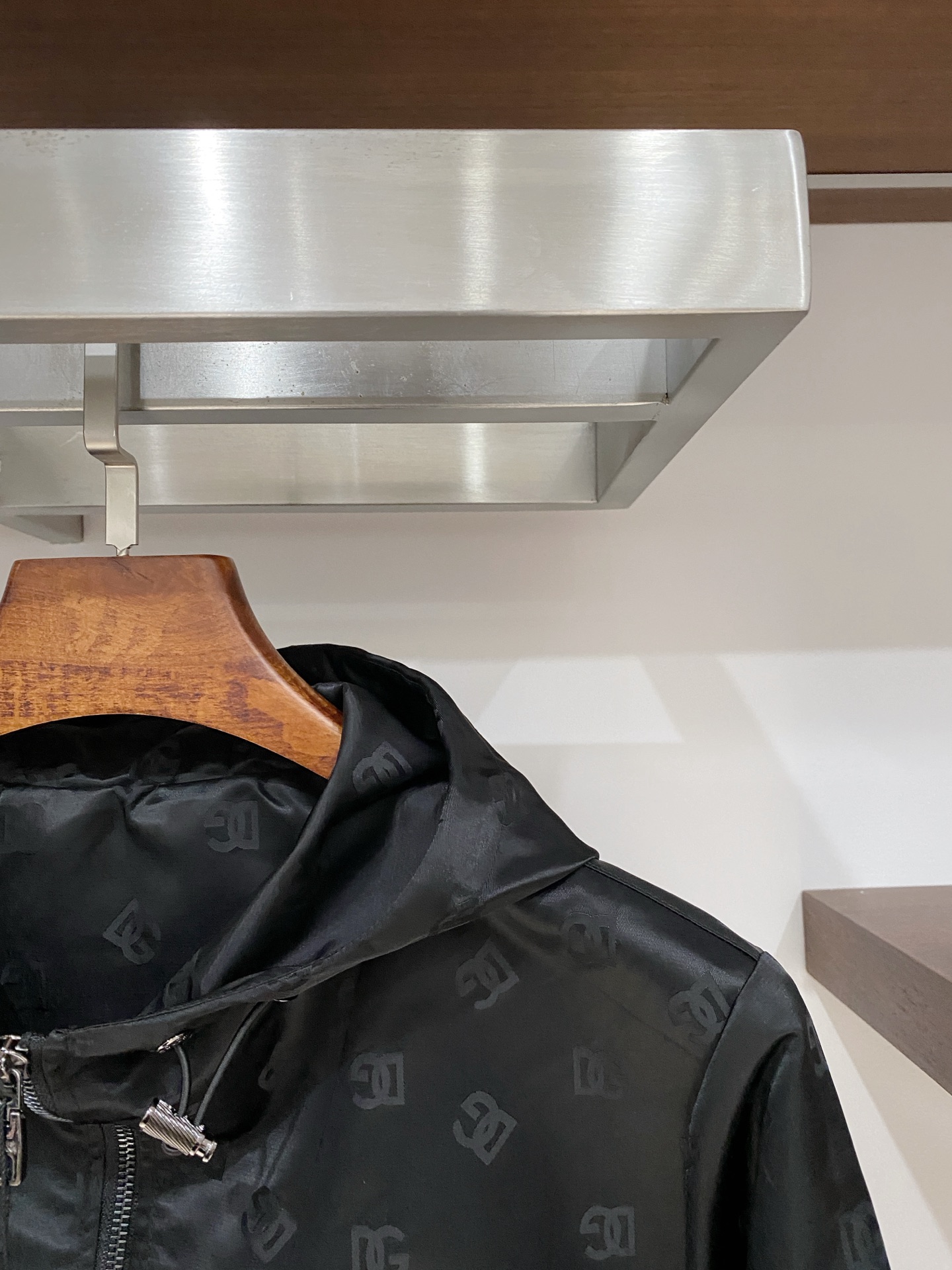 DG、2025新品夹克外套，时尚帅气，简约百搭款，顶级数码定位定织字母logo，定制原版面料，不仅挺括，