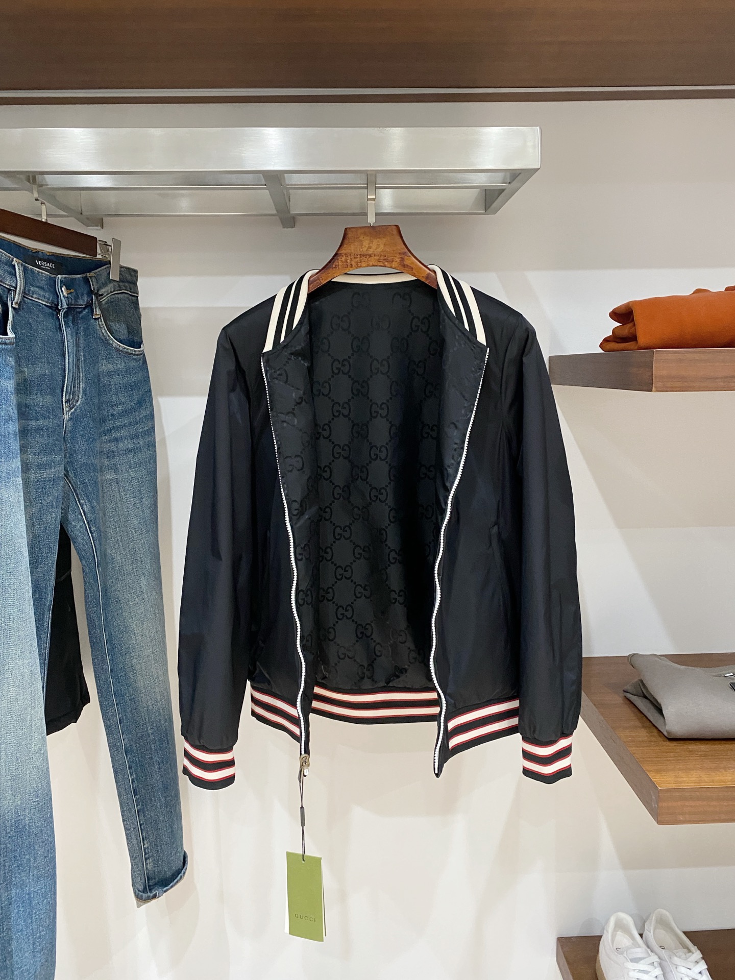 古奇、2025新品双面穿夹克外套，时尚帅气，简约百搭款，原版五金辅料logo，定制原版面料，不仅挺括，保