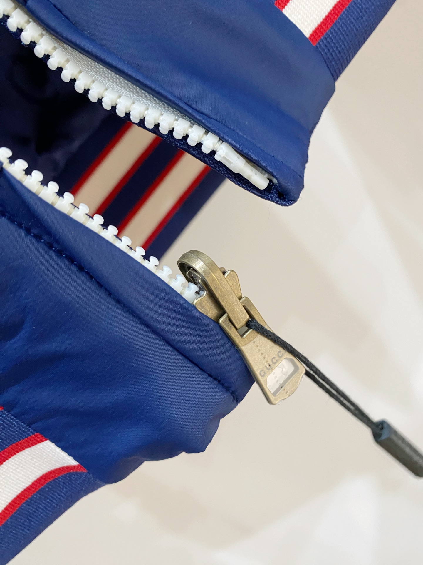 古奇、2025新品双面穿夹克外套，时尚帅气，简约百搭款，原版五金辅料logo，定制原版面料，不仅挺括，保