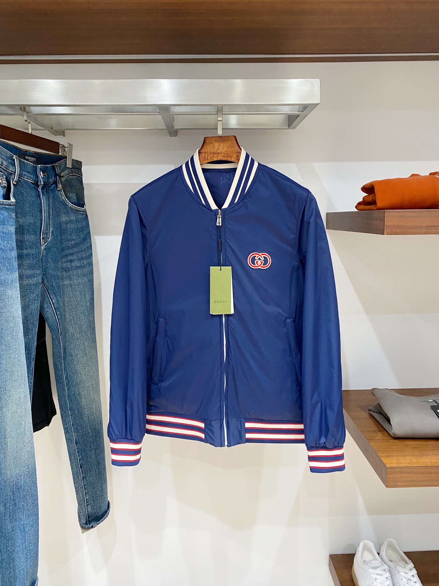 NO:684200,Gucci, 2025 new product, reversible jacket, fashionable and handsome, simple and versatile, original hardware logo, customized original fabric, not only crisp and trendy silhouette, but also comfortable to wear, more delicate yarn, size M-3XL, buy now,,jackets & coats,jackets & coats,19860909古奇、2025新品双面穿夹克外套,时尚帅气,简约百搭款,原版五金辅料logo,定制原版面料,不仅挺括,保持潮流的廓形,又穿着舒适,纱织更细腻,码数M-3XL 立即抢购,,jackets & coats,jackets & coats,,Men's clothing