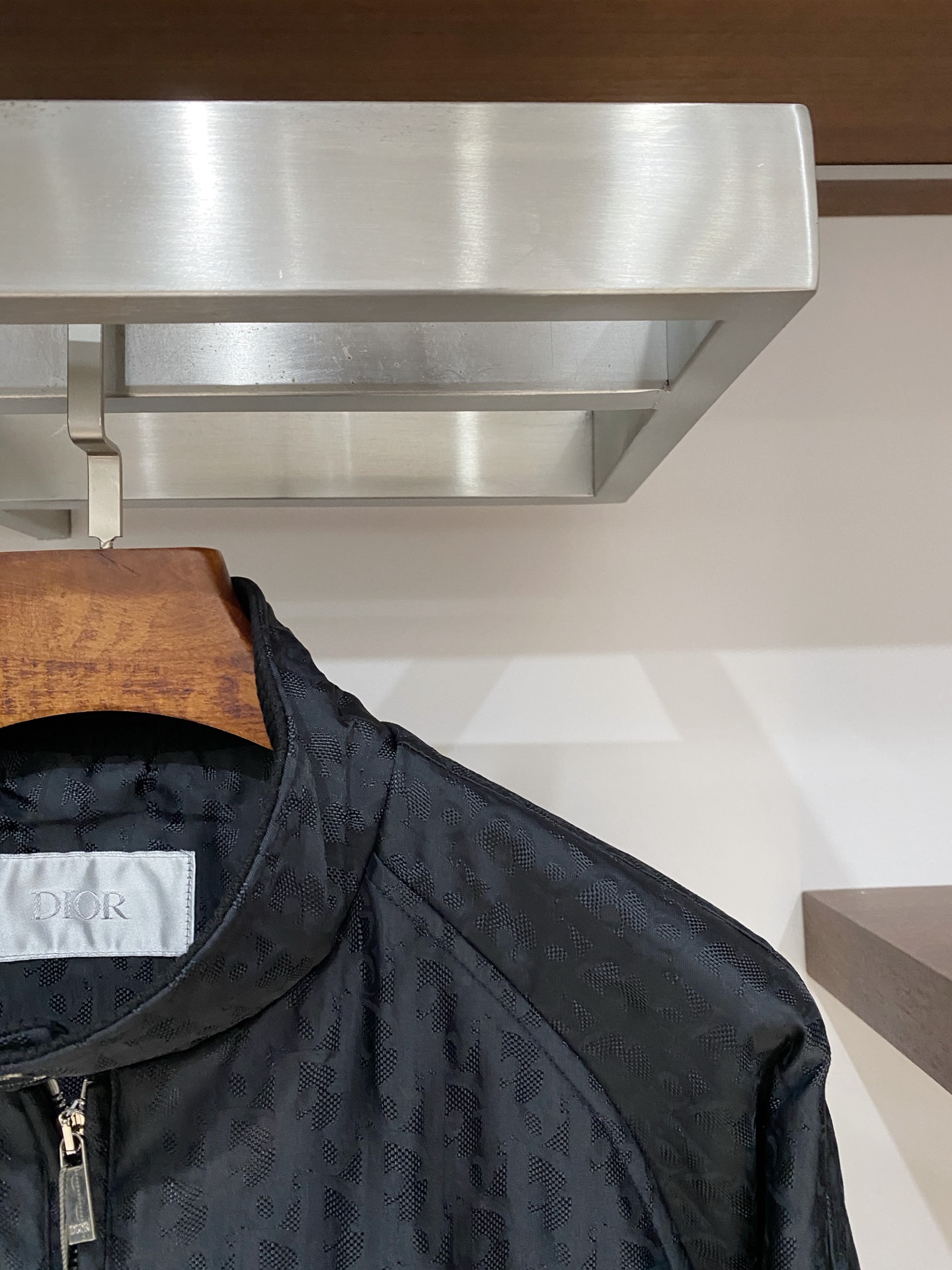 迪奥、2025新品夹克外套，时尚帅气，简约百搭款，顶级数码定位顶织字母logo，定制原版面料，不仅挺括，