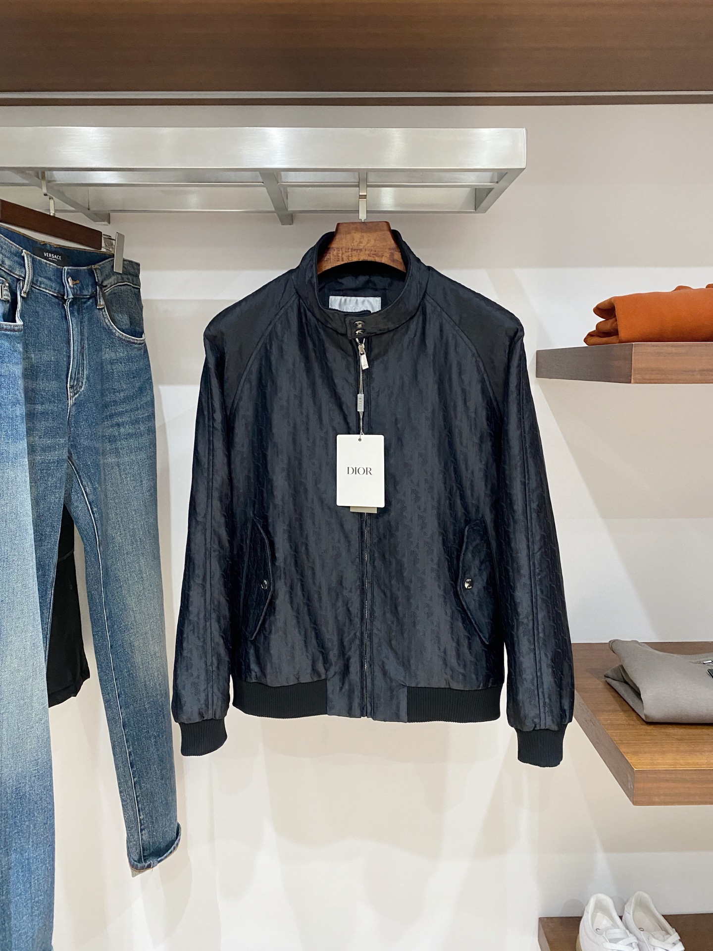 迪奥、2025新品夹克外套，时尚帅气，简约百搭款，顶级数码定位顶织字母logo，定制原版面料，不仅挺括，