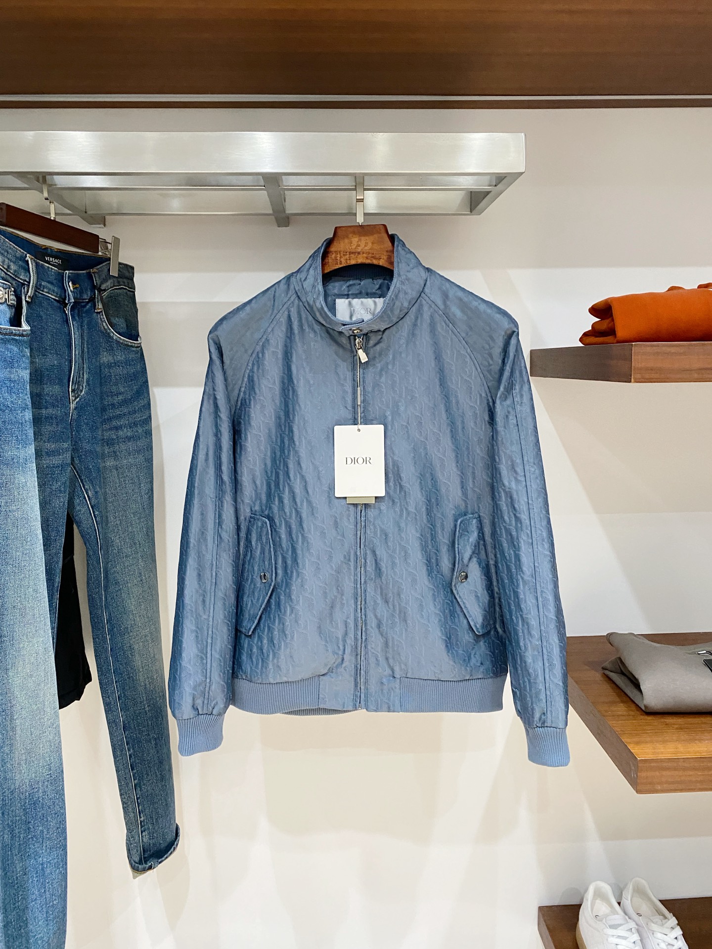 NO:684155,Dior, 2025 new jacket, fashionable and handsome, simple and versatile, top digital positioning top woven letter logo, customized original fabric, not only crisp and trendy silhouette, but also comfortable to wear, more delicate yarn weaving, size M-3XL, buy now, dior, jackets & coats, jackets & coats,19860909迪奥、2025新品夹克外套,时尚帅气,简约百搭款,顶级数码定位顶织字母logo,定制原版面料,不仅挺括,保持潮流的廓形,又穿着舒适,纱织更细腻,码数M-3XL 立即抢购,,dior,jackets & coats,jackets & coats,,Men's clothing