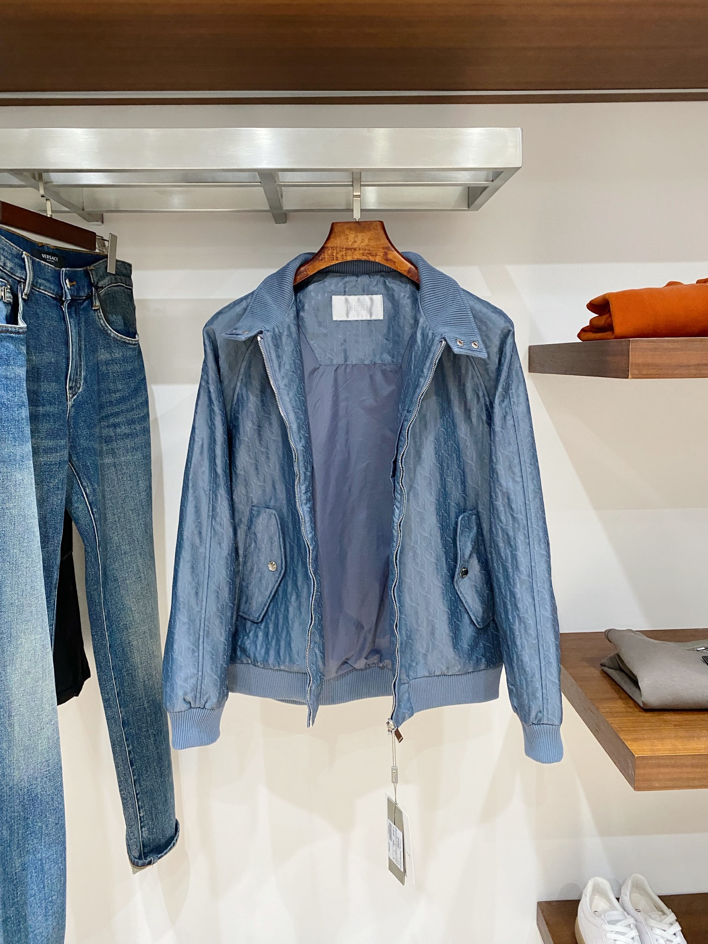 迪奥、2025新品夹克外套，时尚帅气，简约百搭款，顶级数码定位顶织字母logo，定制原版面料，不仅挺括，