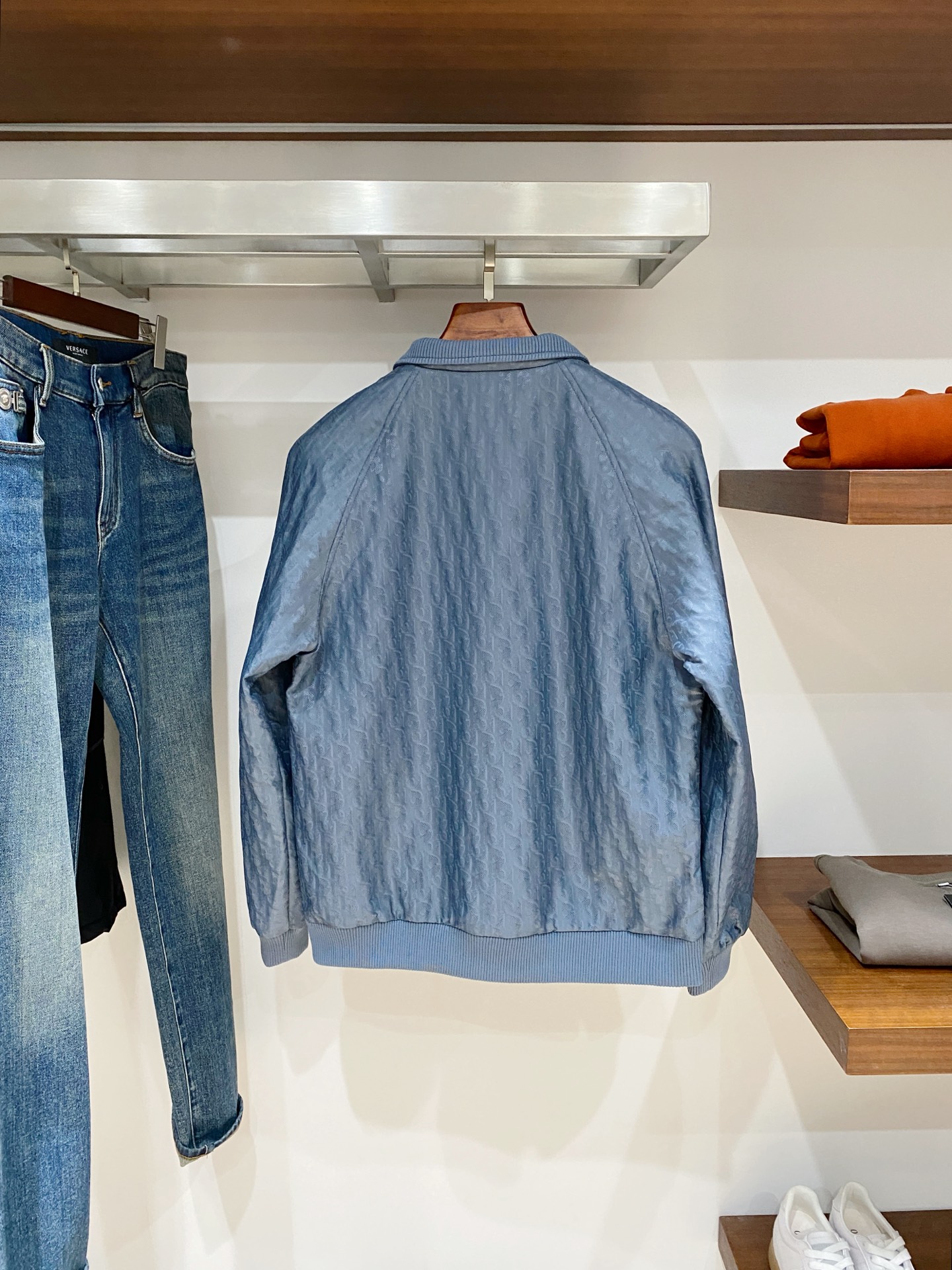 迪奥、2025新品夹克外套，时尚帅气，简约百搭款，顶级数码定位顶织字母logo，定制原版面料，不仅挺括，