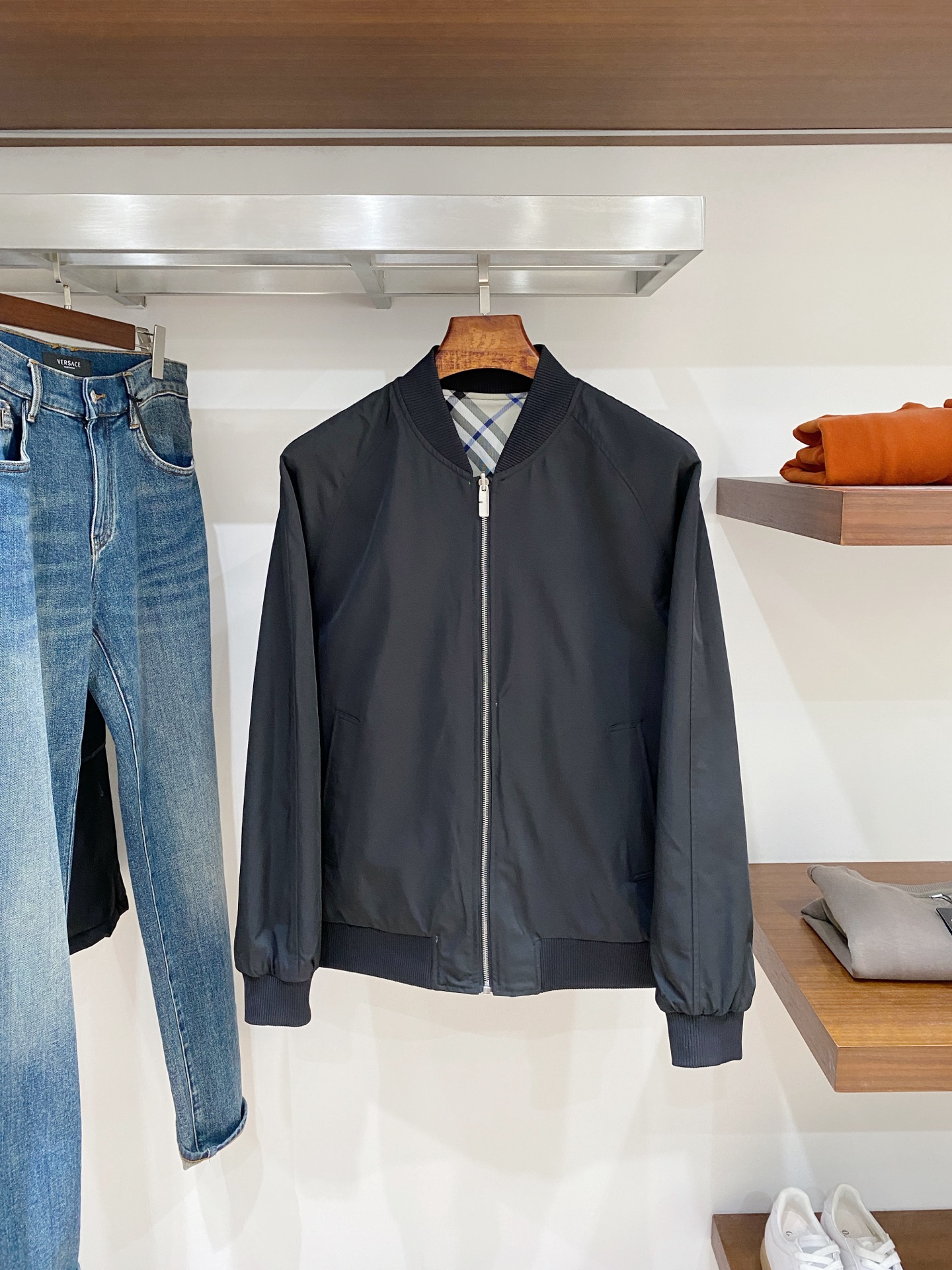 巴宝莉、2025新品双面穿夹克外套，时尚帅气，简约百搭款，原版五金辅料logo，定制原版面料，不仅挺括，