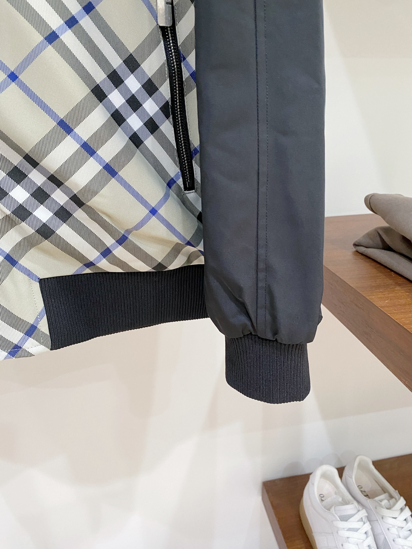 巴宝莉、2025新品双面穿夹克外套，时尚帅气，简约百搭款，原版五金辅料logo，定制原版面料，不仅挺括，