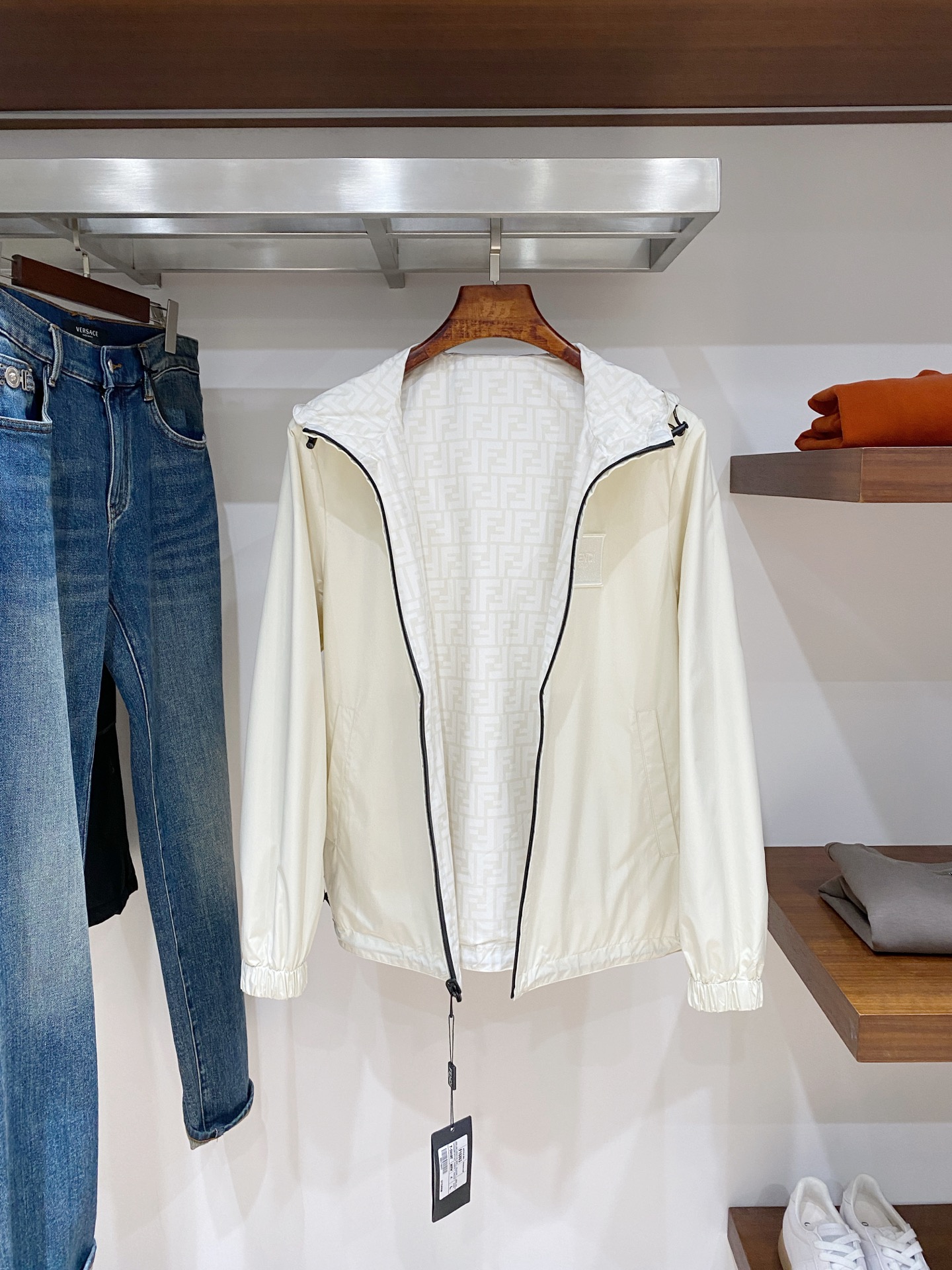 芬迪、2025新品双面穿夹克外套，时尚帅气，简约百搭款，顶级数码定位定织字母logo，定制原版面料，不仅