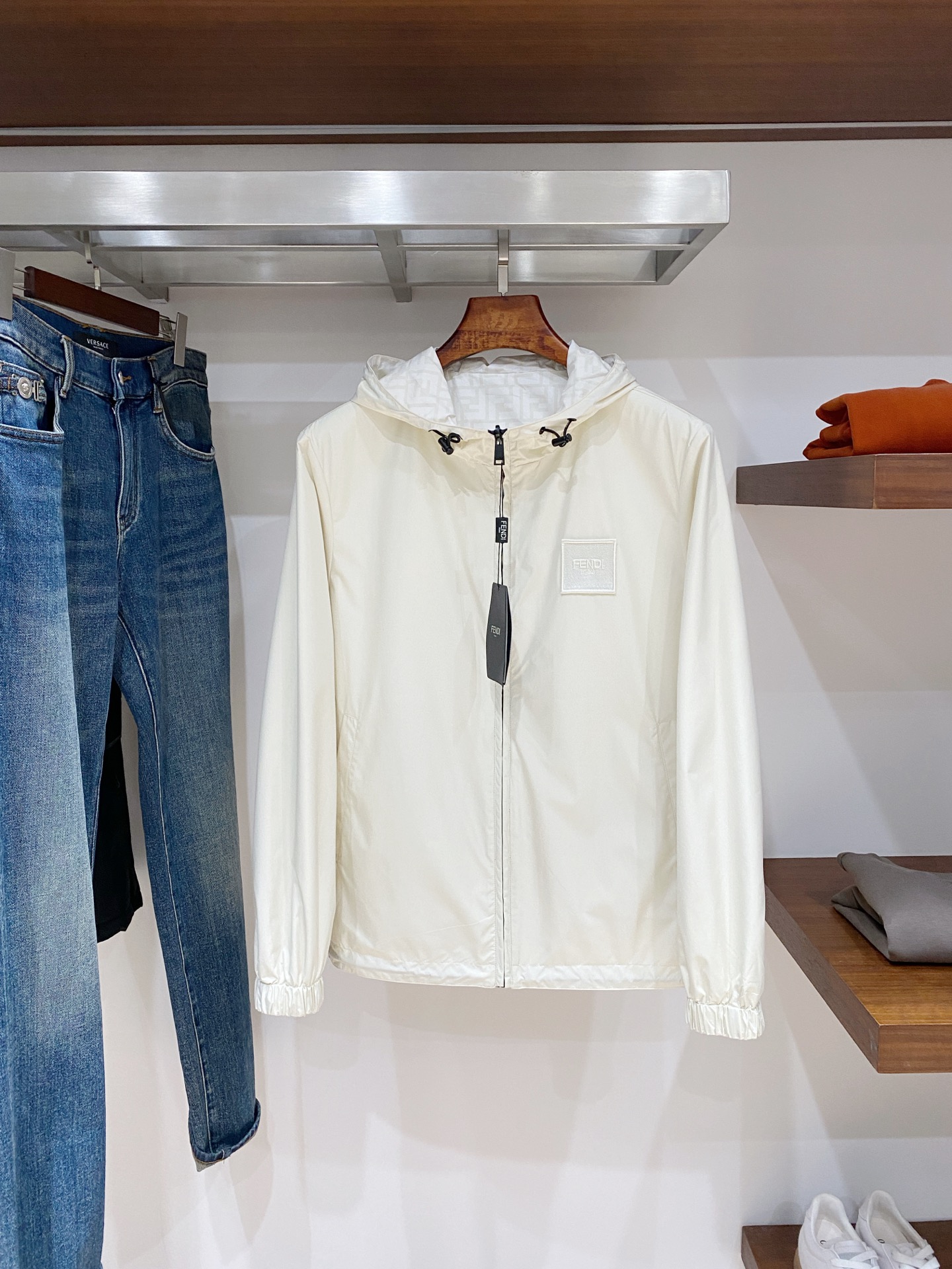 NO:684174,Fendi, 2025 new product, double-sided jacket, fashionable and handsome, simple and versatile, top-notch digitally positioned custom-woven letter logo, customized original fabric, not only stiff and maintains the trendy silhouette, but also comfortable to wear, the yarn is more delicate, size M-3XL, buy now,,fendi,jackets & coats,jackets & coats,19860909芬迪、2025新品双面穿夹克外套,时尚帅气,简约百搭款,顶级数码定位定织字母logo,定制原版面料,不仅挺括,保持潮流的廓形,又穿着舒适,纱织更细腻,码数M-3XL 立即抢购,,fendi,jackets & coats,jackets & coats,,Men's clothing