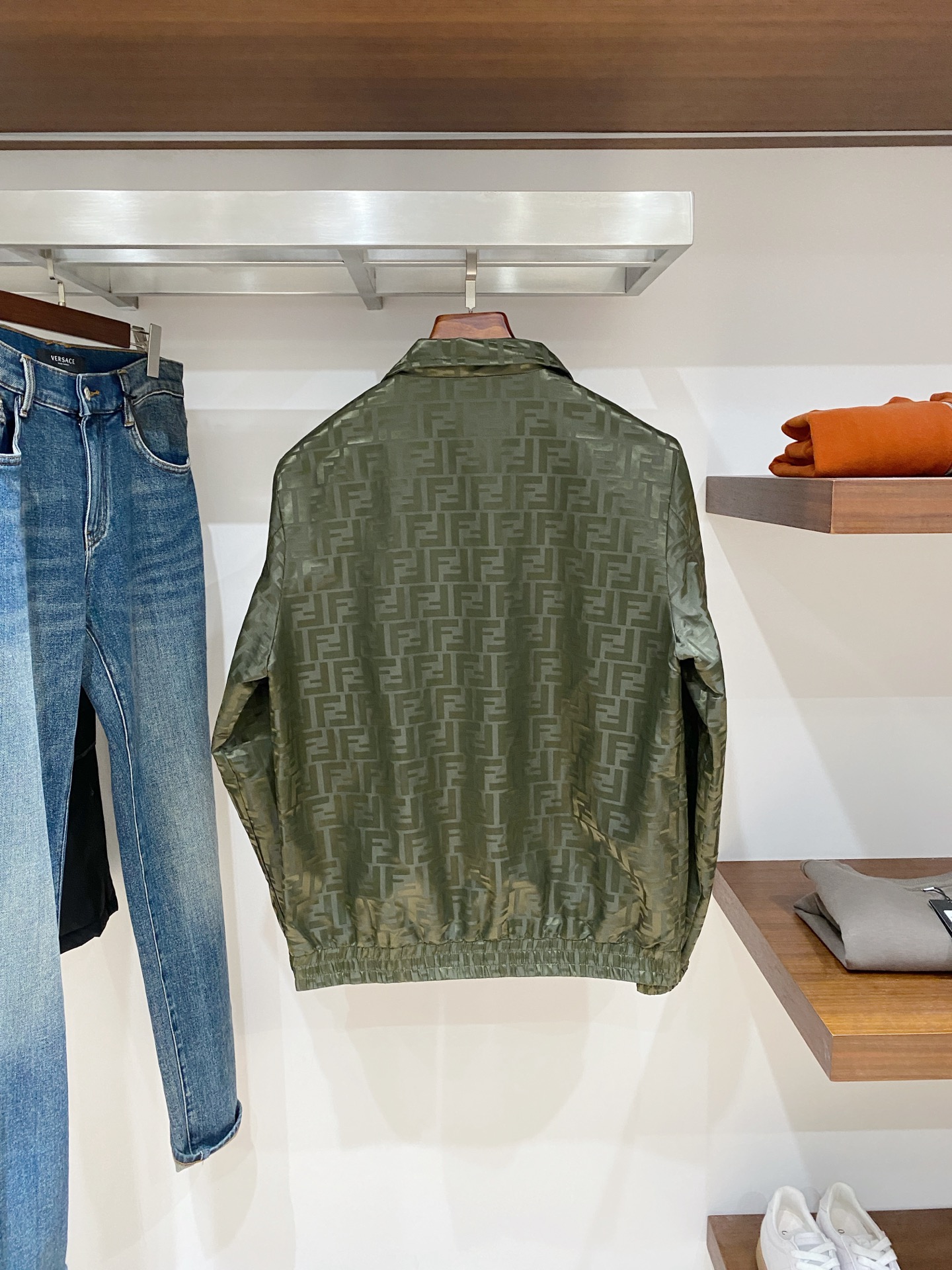 芬迪、2025新品夹克外套，时尚帅气，简约百搭款，原版五金辅料logo，定制原版面料，不仅挺括，保持潮流