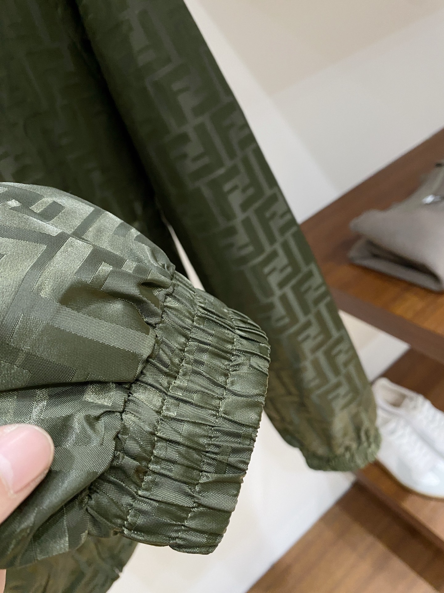 芬迪、2025新品夹克外套，时尚帅气，简约百搭款，原版五金辅料logo，定制原版面料，不仅挺括，保持潮流