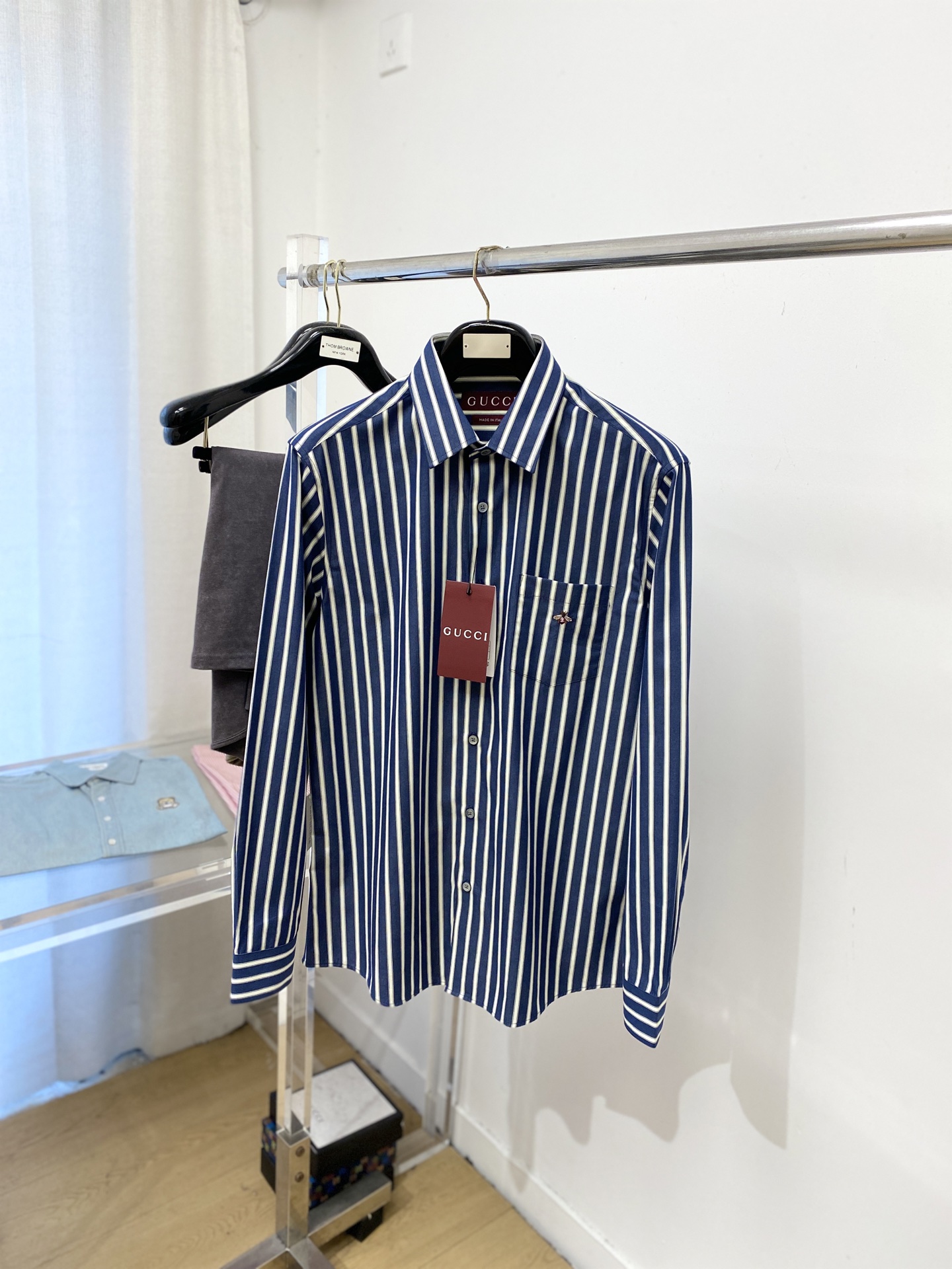 NO:646794,Gucci, 2025 new shirts, fashionable and handsome, simple and versatile, customized original fabrics, not only crisp and trendy silhouette, but also comfortable to wear, more delicate yarn weaving, size S-XXL,, shirts, alexander wang19860909古奇、2025新品衬衫,时尚帅气,简约百搭款,定制原版面料,不仅挺括,保持潮流的廓形,又穿着舒适,纱织更细腻,码数S-XXL,,shirts,alexander wang,Men's clothing