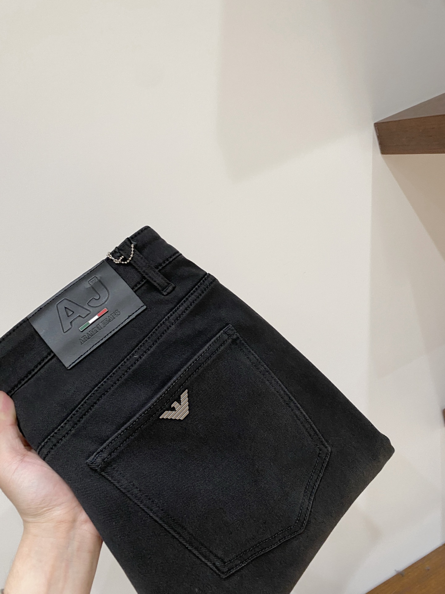 NO:651383,Armani, 2025 latest products, available at counters simultaneously, original goods, washed casual jeans, imported original washed stretch fabrics, comfortable and elastic, original hardware accessories decorated with logo, super correct version, extremely high grade, counter quality, fashionable upper body, size 29-38, buy now, armani,jeans,alexander wang19860909阿玛尼、2025最新品,专柜同步有售,原单狠货,水洗休闲牛仔裤,进口原版水洗弹力面料,舒适有弹性,原版五金辅料装饰logo,版型超正,档次极高,专柜品质,上身时尚有型,码数29-38 立即抢购,,armani,jeans,alexander wang,Men's clothing