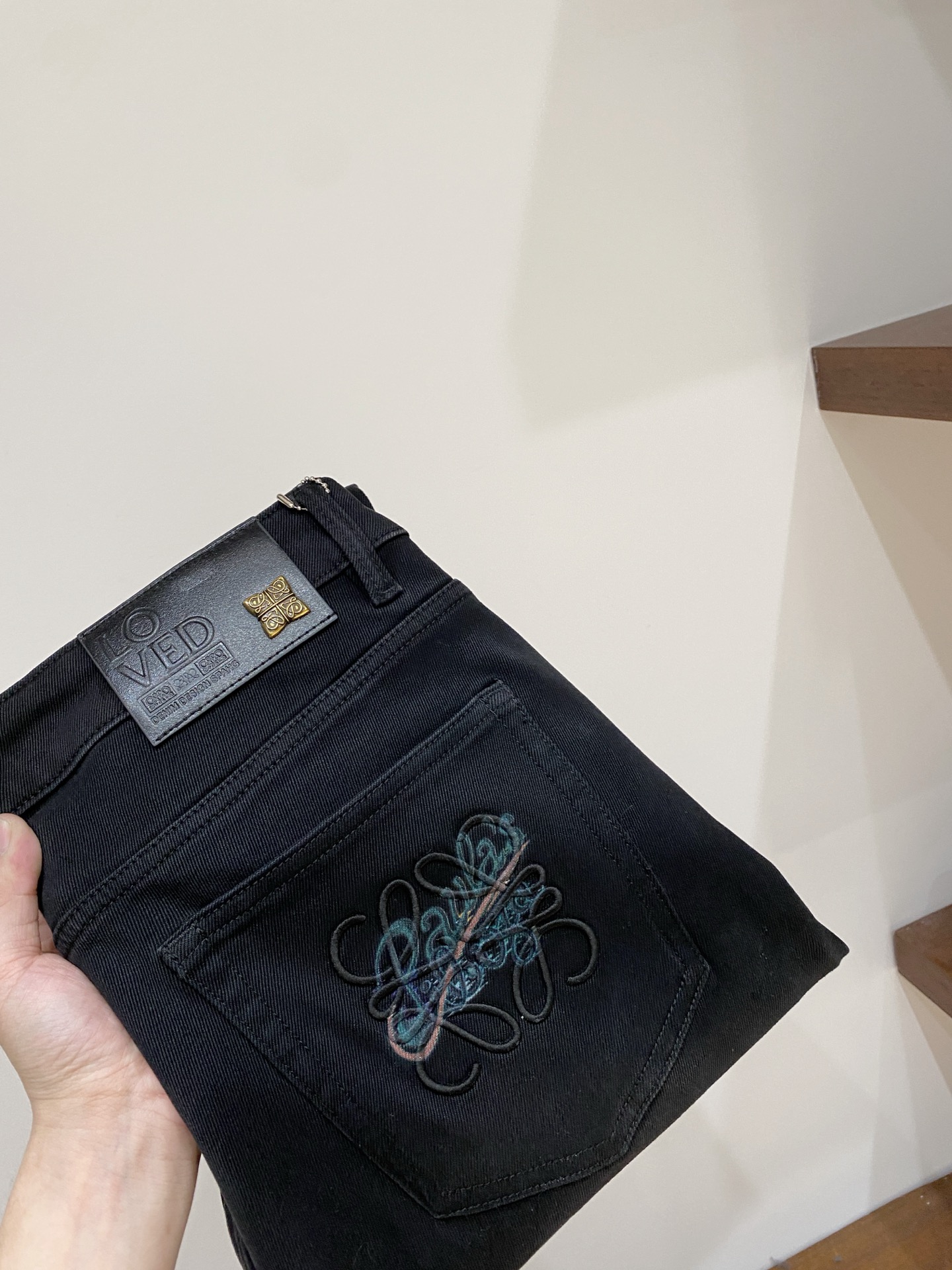 NO:651339,Loewe, 2025 latest products, available at counters at the same time, original goods, washed casual jeans, imported original washed stretch fabrics, comfortable and elastic, original hardware accessories decorated with logo, super correct version, extremely high grade, counter quality, fashionable upper body, size 29-38, buy now,,loewe,jeans,alexander wang19860909罗意威、2025最新品,专柜同步有售,原单狠货,水洗休闲牛仔裤,进口原版水洗弹力面料,舒适有弹性,原版五金辅料装饰logo,版型超正,档次极高,专柜品质,上身时尚有型,码数29-38 立即抢购,,loewe,jeans,alexander wang,Men's clothing