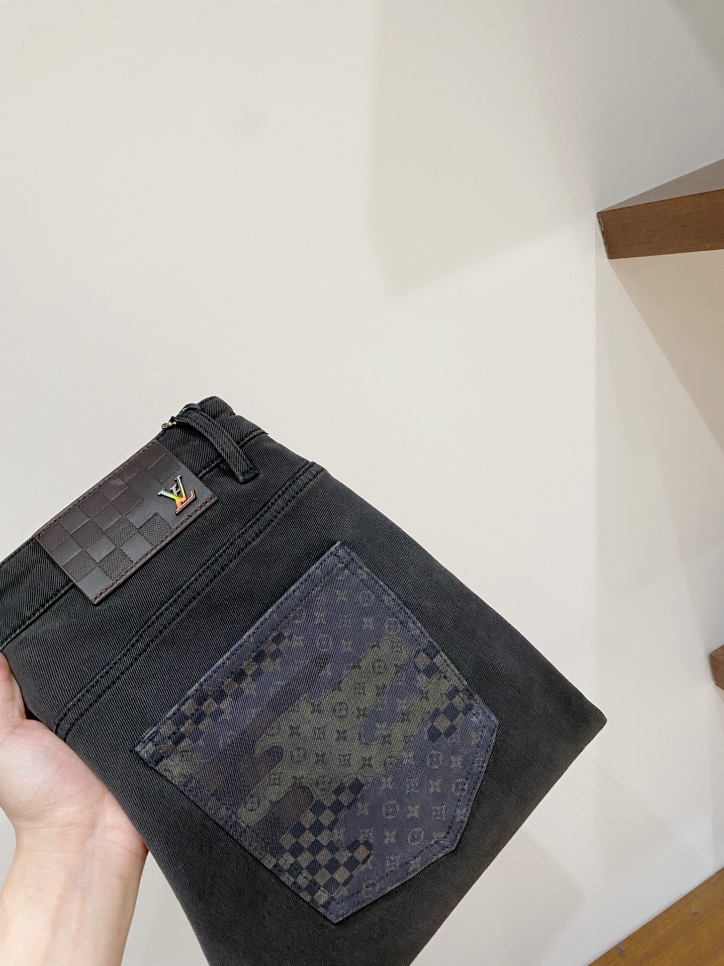 NO:651393,LV, 2025 latest products, available at counters simultaneously, original goods, washed casual jeans, imported original washed stretch fabrics, comfortable and elastic, original hardware accessories decorated with logo, super correct version, extremely high grade, counter quality, fashionable upper body, size 29-38, buy now, louis vuitton, jeans, alexander wang19860909LV、2025最新品,专柜同步有售,原单狠货,水洗休闲牛仔裤,进口原版水洗弹力面料,舒适有弹性,原版五金辅料装饰logo,版型超正,档次极高,专柜品质,上身时尚有型,码数29-38 立即抢购,,louis vuitton,jeans,alexander wang,Men's clothing