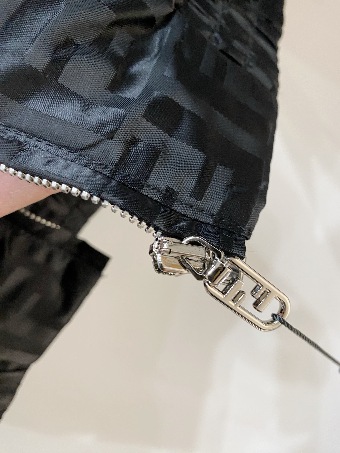 芬迪、2025新品夹克外套，时尚帅气，简约百搭款，原版五金辅料logo，定制原版面料，不仅挺括，保持潮流