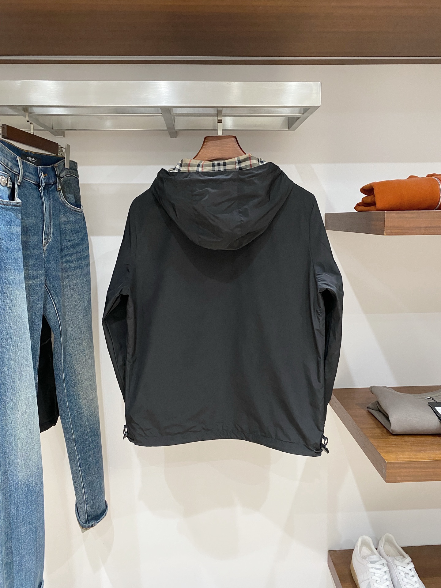 巴宝莉、2025新品双面穿夹克外套，时尚帅气，简约百搭款，原版五金辅料logo，定制原版面料，不仅挺括，