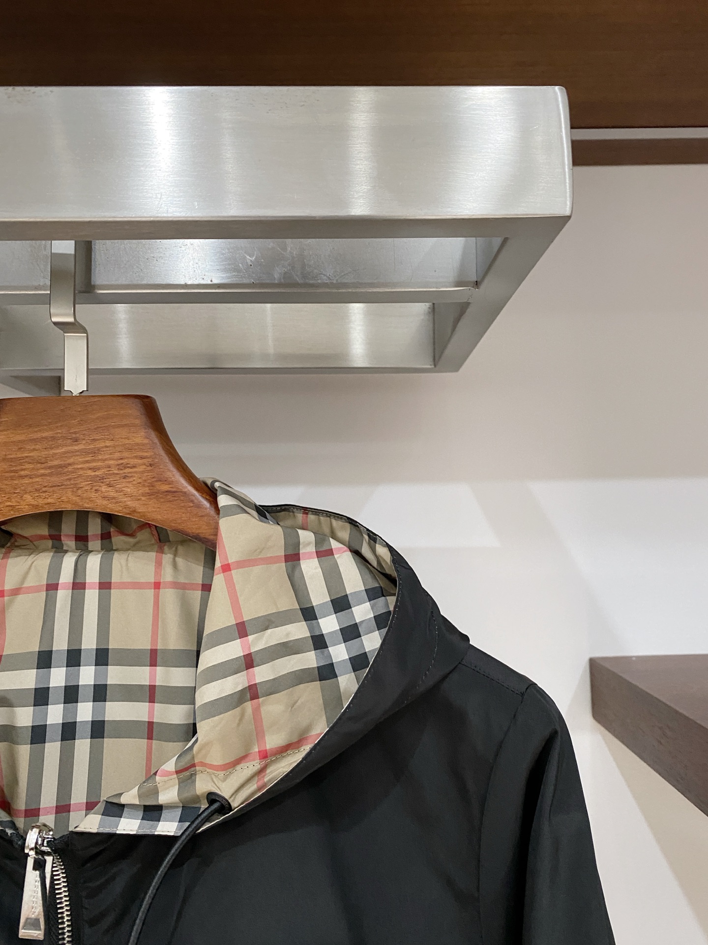 巴宝莉、2025新品双面穿夹克外套，时尚帅气，简约百搭款，原版五金辅料logo，定制原版面料，不仅挺括，