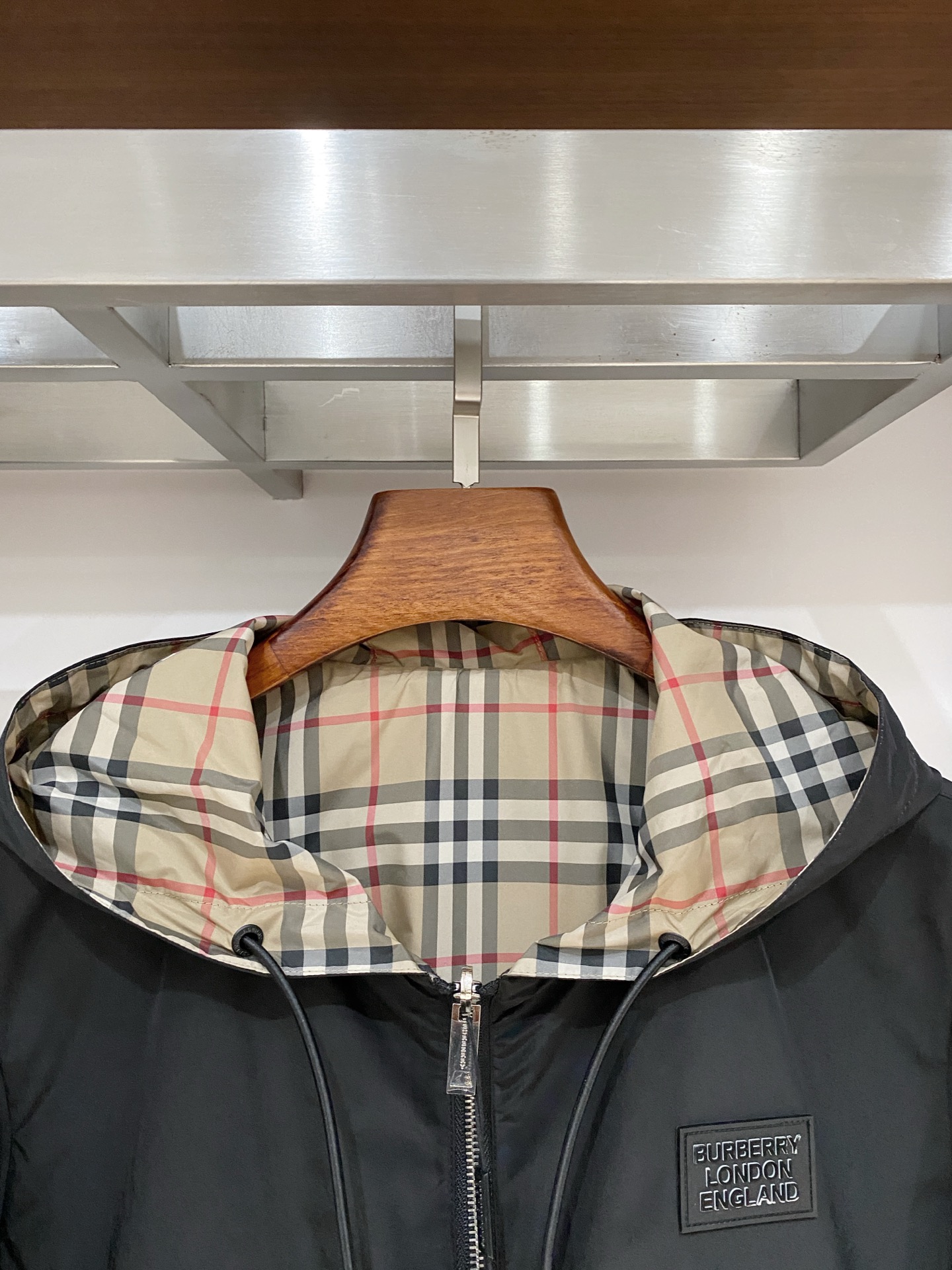 巴宝莉、2025新品双面穿夹克外套，时尚帅气，简约百搭款，原版五金辅料logo，定制原版面料，不仅挺括，