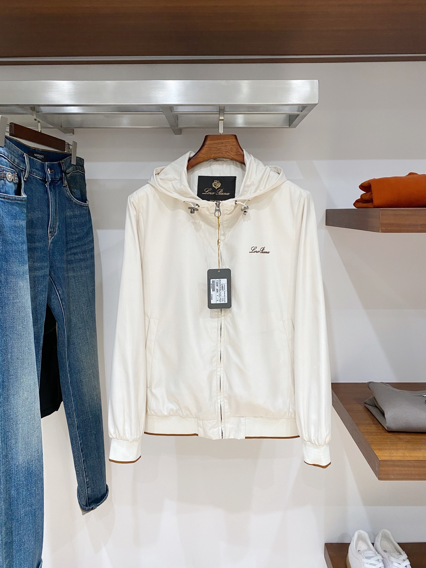 NO:684164,LP, 2025 new jacket, fashionable and handsome, simple and versatile, top-notch printed letter logo on the chest, customized original fabric, not only crisp and trendy silhouette, but also comfortable to wear, more delicate yarn weaving, size M-3XL, buy now, loro piana, jackets & coats, jackets & coats,19860909LP、2025新品夹克外套,时尚帅气,简约百搭款,胸前顶级印胶装饰字母logo,定制原版面料,不仅挺括,保持潮流的廓形,又穿着舒适,纱织更细腻,码数M-3XL 立即抢购,,loro piana,jackets & coats,jackets & coats,,Men's clothing