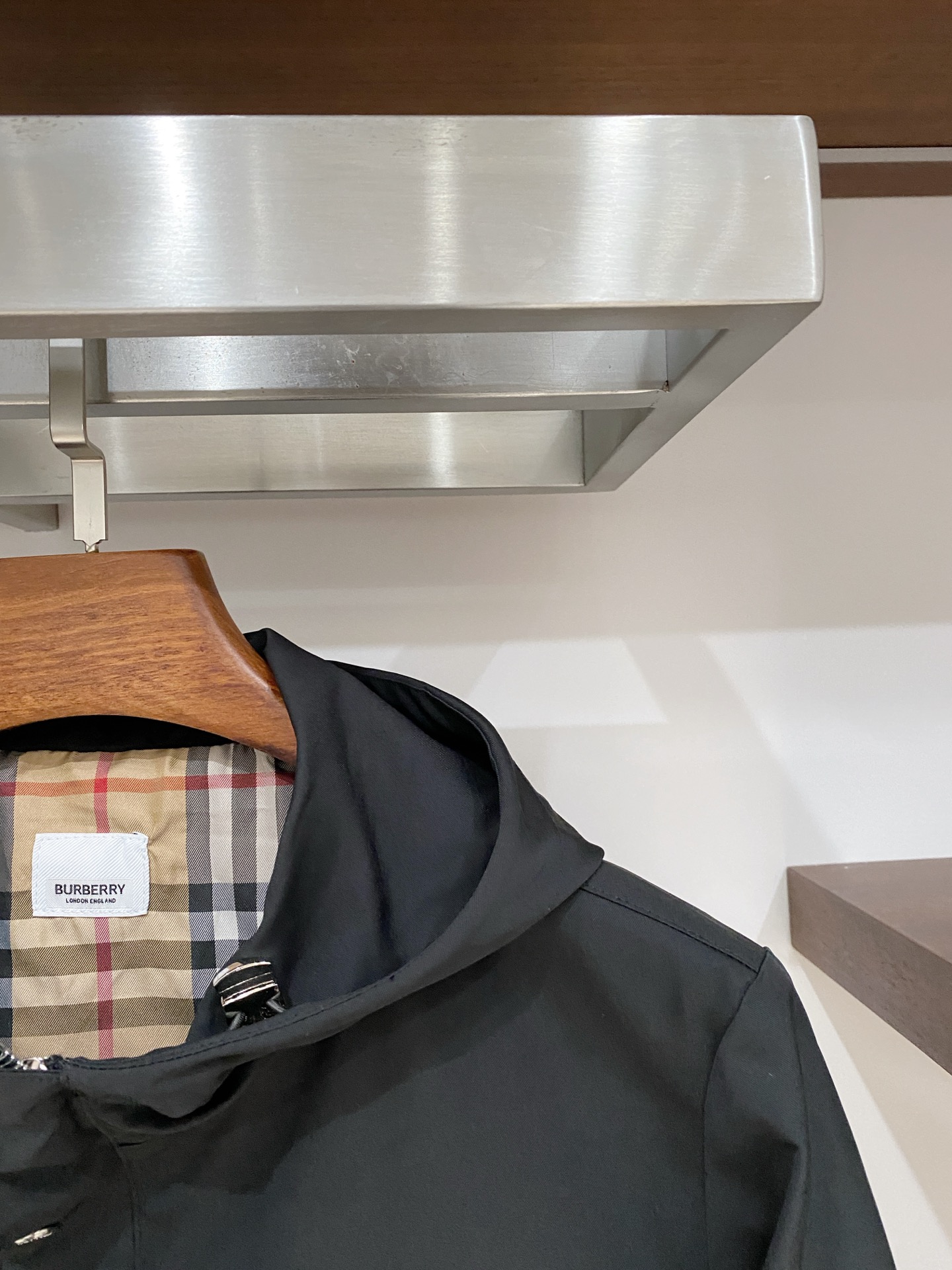 巴宝莉、2025新品中长款夹克外套，时尚帅气，简约百搭款，原版五金辅料logo，定制原版面料，不仅挺括，