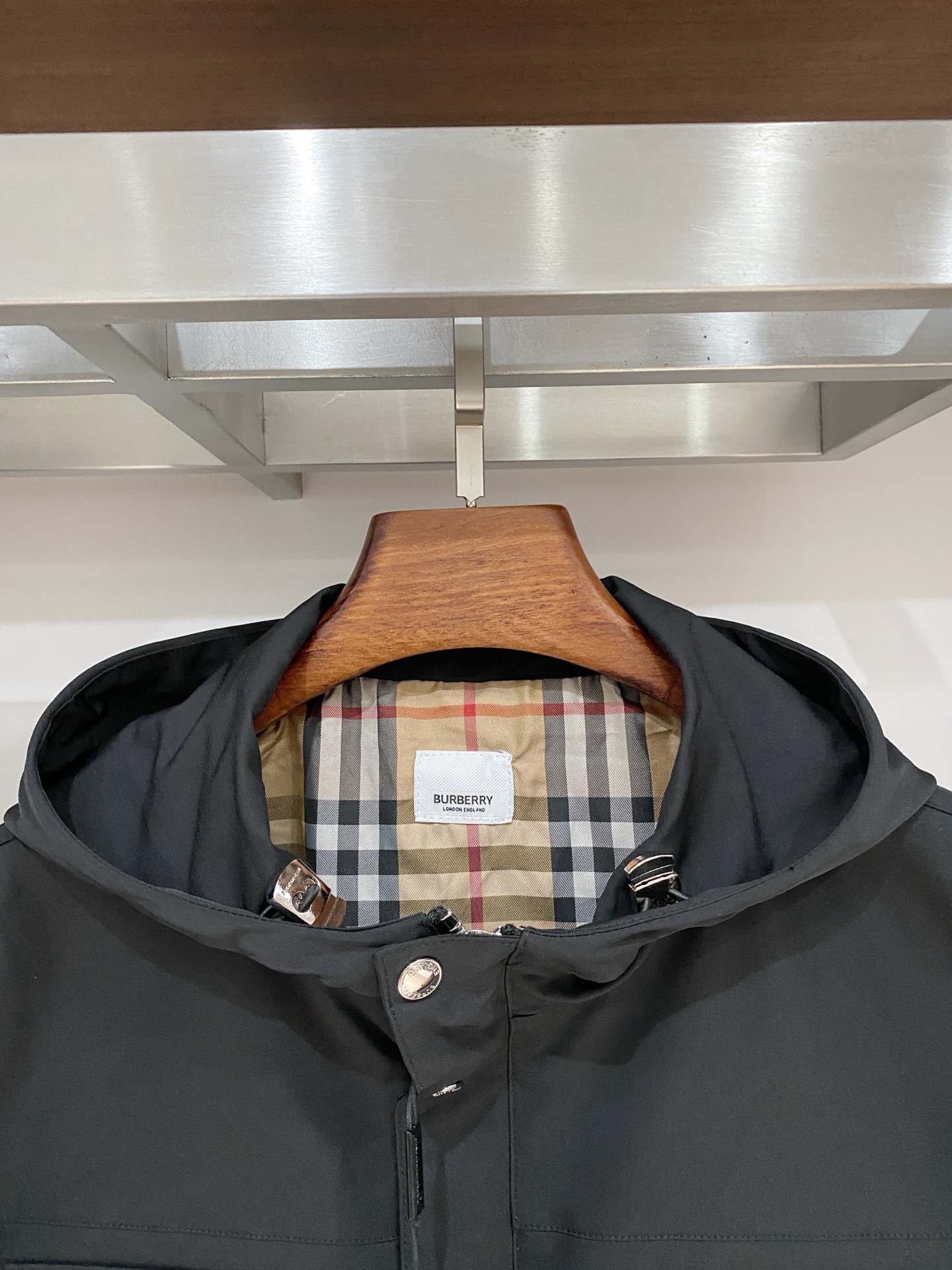 巴宝莉、2025新品中长款夹克外套，时尚帅气，简约百搭款，原版五金辅料logo，定制原版面料，不仅挺括，