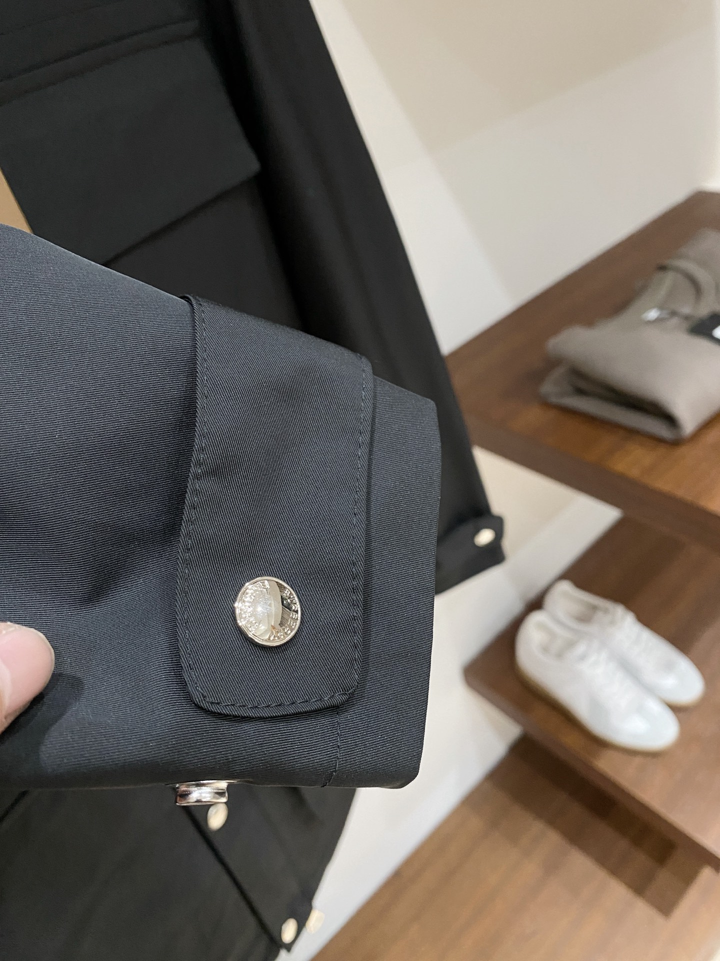 巴宝莉、2025新品中长款夹克外套，时尚帅气，简约百搭款，原版五金辅料logo，定制原版面料，不仅挺括，