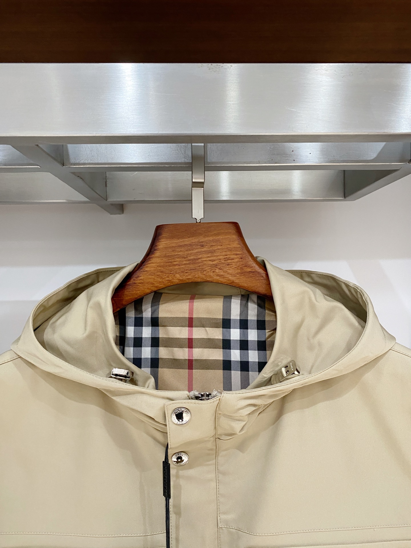 巴宝莉、2025新品中长款夹克外套，时尚帅气，简约百搭款，原版五金辅料logo，定制原版面料，不仅挺括，