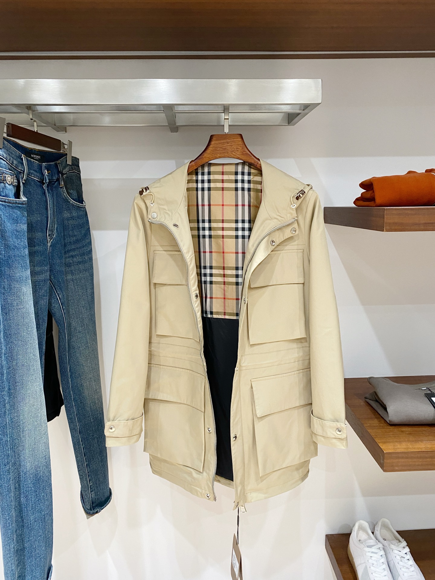 巴宝莉、2025新品中长款夹克外套，时尚帅气，简约百搭款，原版五金辅料logo，定制原版面料，不仅挺括，