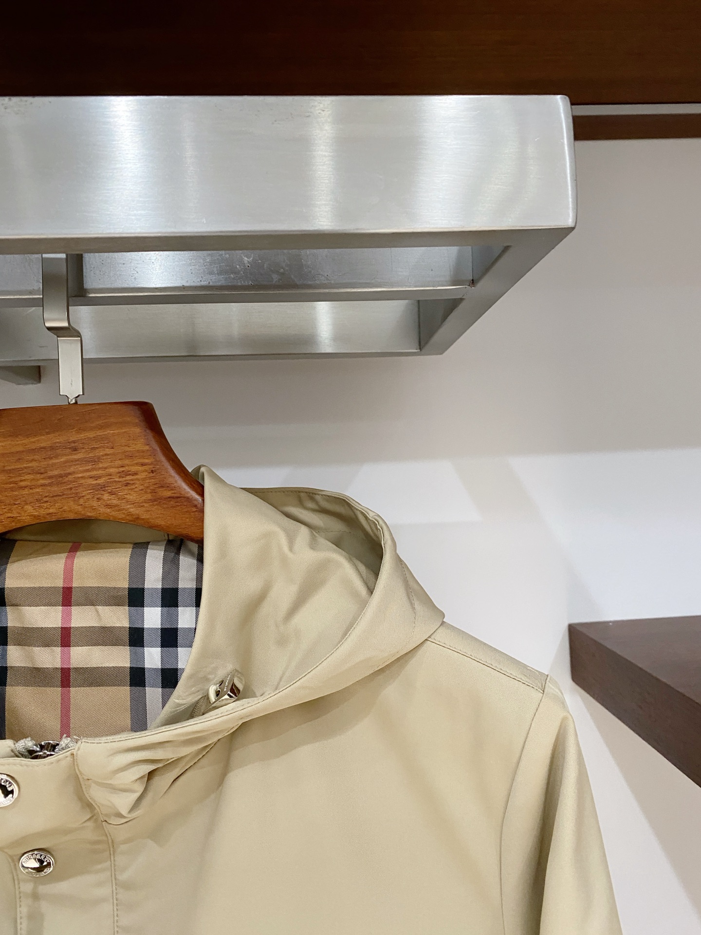 巴宝莉、2025新品中长款夹克外套，时尚帅气，简约百搭款，原版五金辅料logo，定制原版面料，不仅挺括，