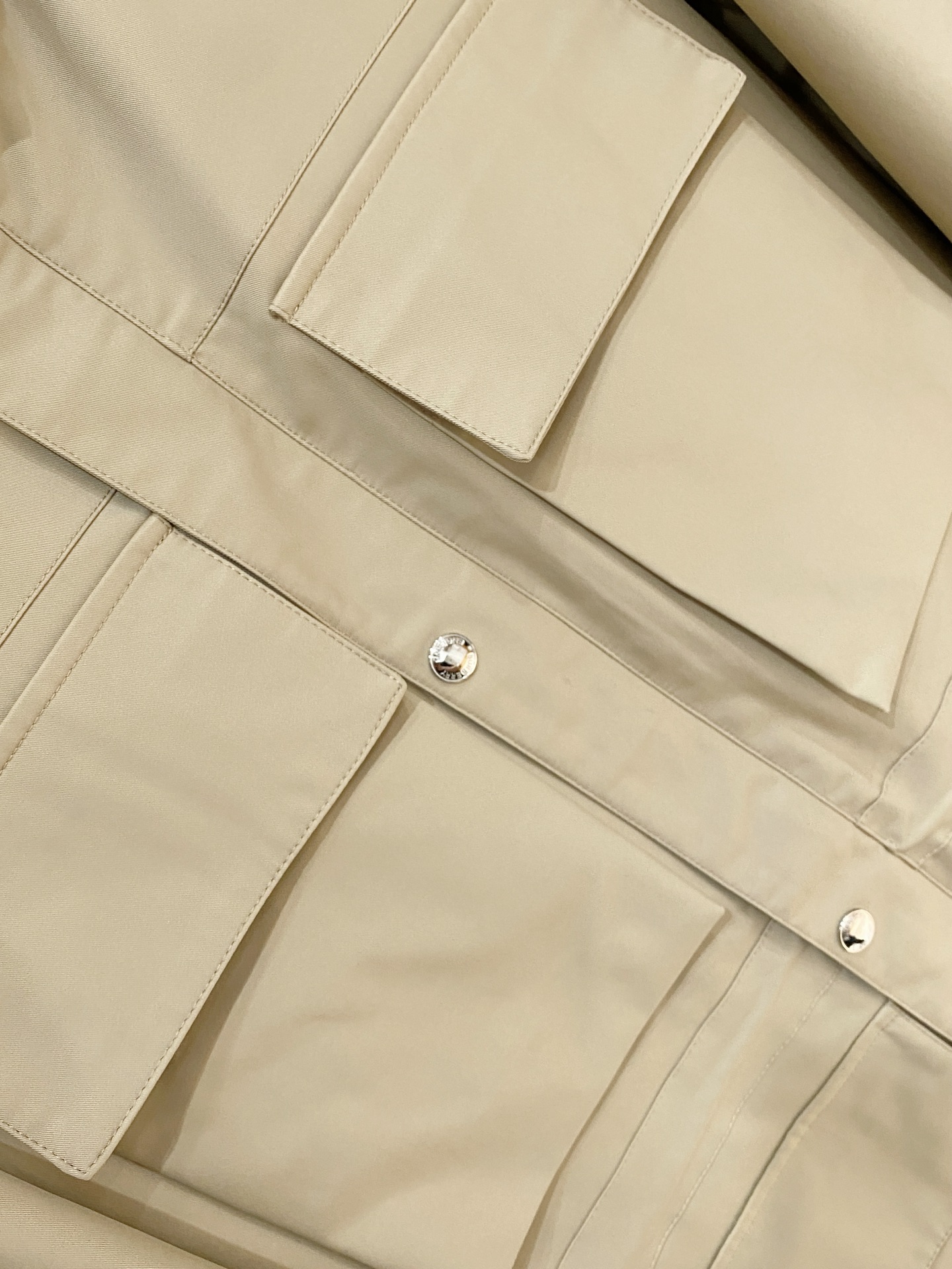 巴宝莉、2025新品中长款夹克外套，时尚帅气，简约百搭款，原版五金辅料logo，定制原版面料，不仅挺括，