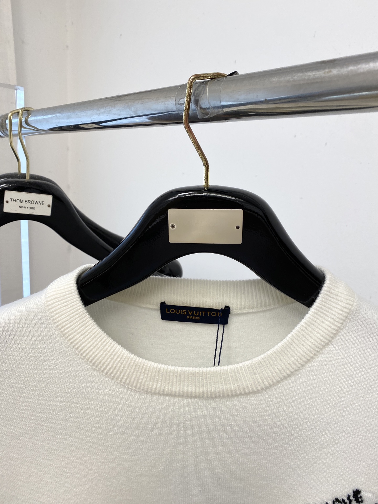 路易威登、2025新品羊毛衣 具有手感细腻柔软，可直接与肌肤接触，让暖心的纱线变化出细腻的质感，顶级工艺