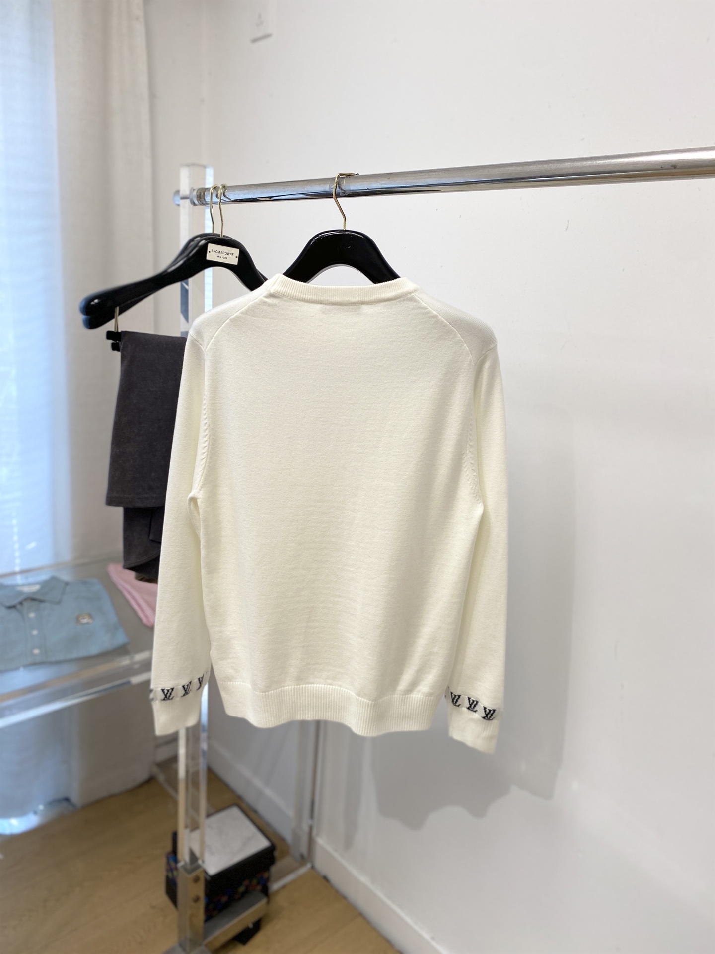 路易威登、2025新品羊毛衣 具有手感细腻柔软，可直接与肌肤接触，让暖心的纱线变化出细腻的质感，顶级工艺