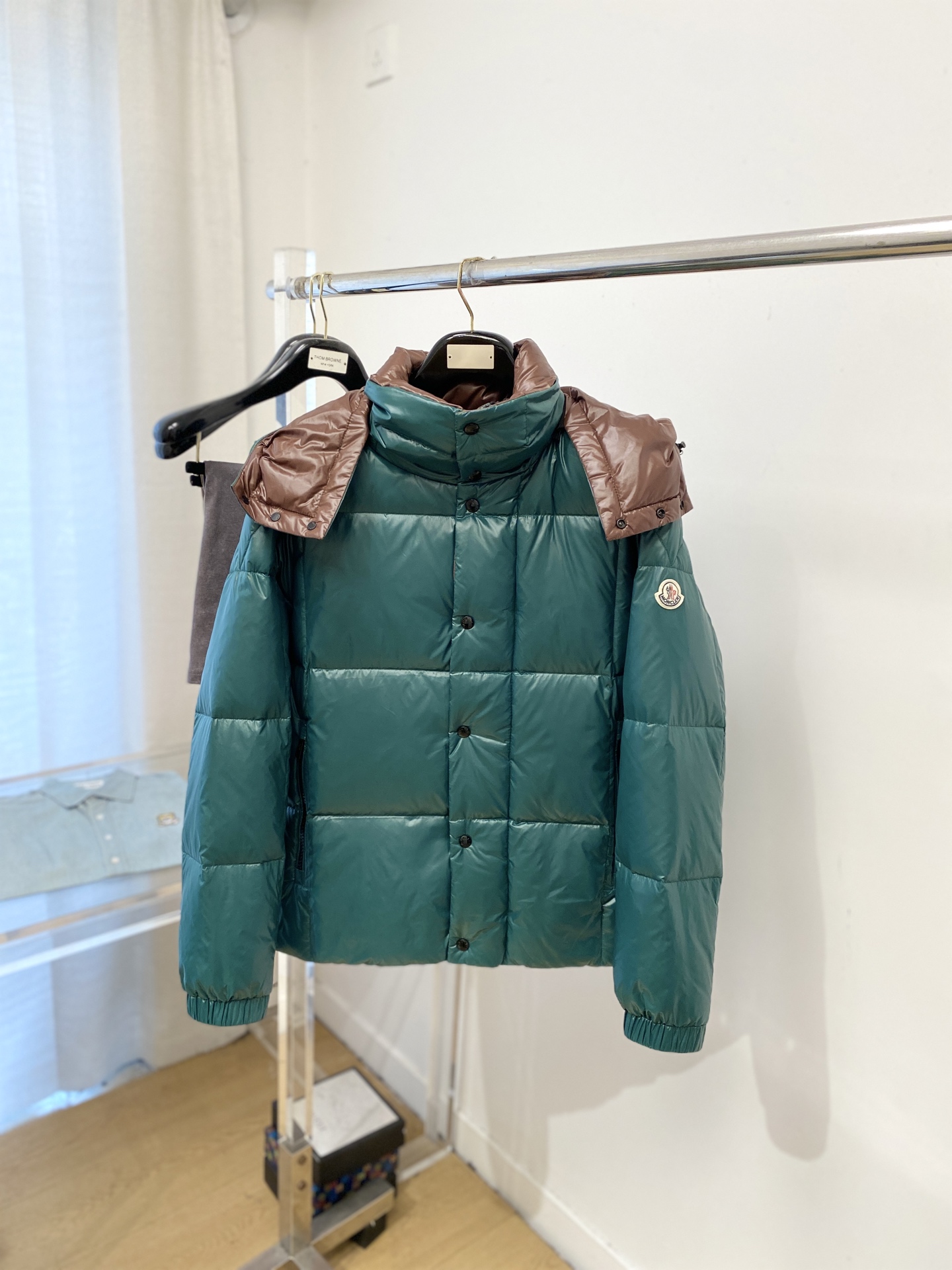 NO:646766,Meng Mouth, the latest 2025 men's lightweight down jacket, the fabric is soft and comfortable.  The upper body shape is awesome.  zipper.  The accessories are all custom-supplied and imported fabrics, which are light and comfortable, warm and stylish, simple and elegant!  Lightweight and warm, the best choice to keep out the cold in autumn and winter. Size M-3XL, Moncler, down jacket, alexander wang19860909蒙口、2025最新款男士轻薄羽绒服、面料柔软舒适 ．上身版型超赞 ．拉链．辅料都是客供 、进口面料,轻便舒适,保暖有型、简单大方款式！轻便保暖、秋冬御寒的最佳选择 码数M-3XL,,Moncler,down jacket,alexander wang,Men's clothing