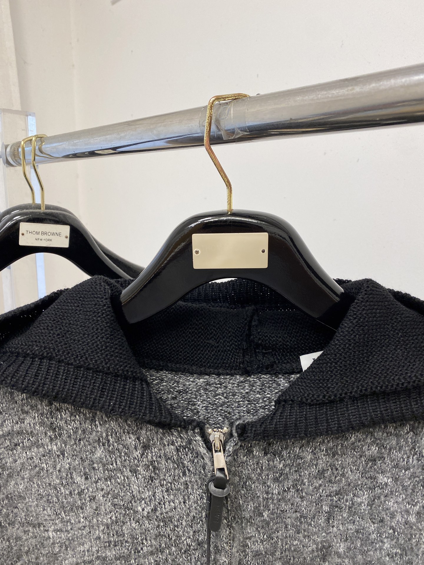 ￼ 罗意威、2025新品羊毛衣外套 具有手感细腻柔软，可直接与肌肤接触，让暖心的纱线变化出细腻的质感，顶