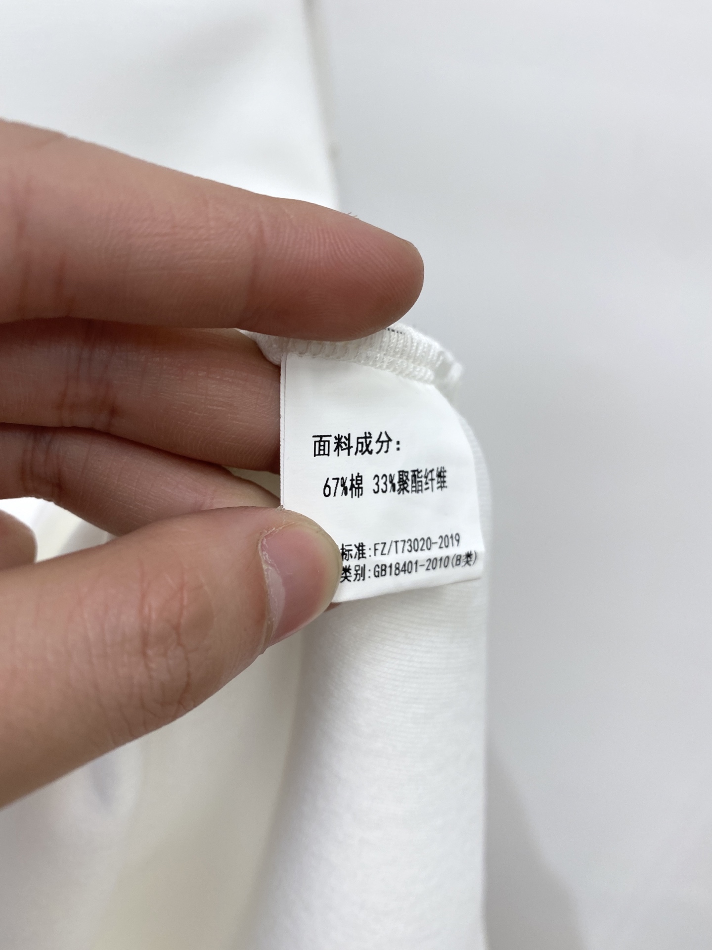 路易威登、2025新品卫衣，帅气时尚，胸前精致刺绣字母logo，简约百搭款。面料棉 不仅挺括，保持潮流的