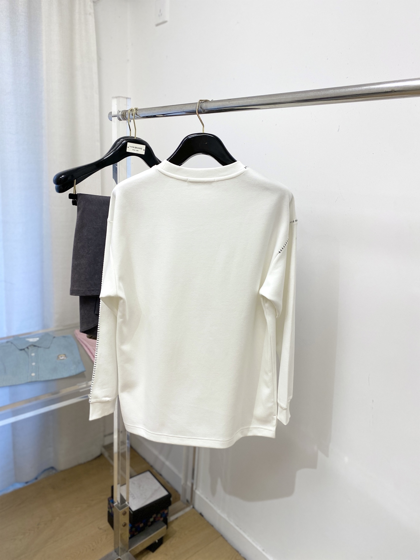 路易威登、2025新品卫衣，帅气时尚，胸前精致刺绣字母logo，简约百搭款。面料棉 不仅挺括，保持潮流的