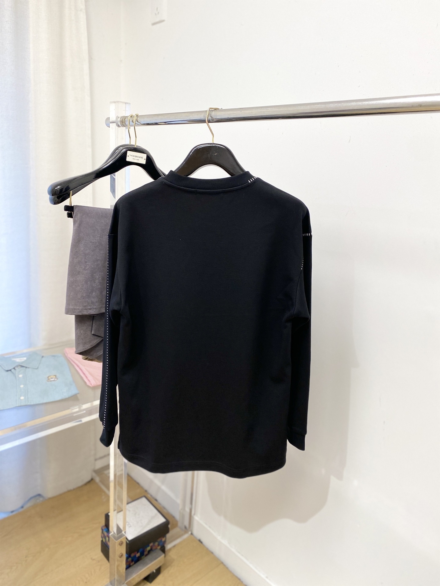 路易威登、2025新品卫衣，帅气时尚，胸前精致刺绣字母logo，简约百搭款。面料棉 不仅挺括，保持潮流的