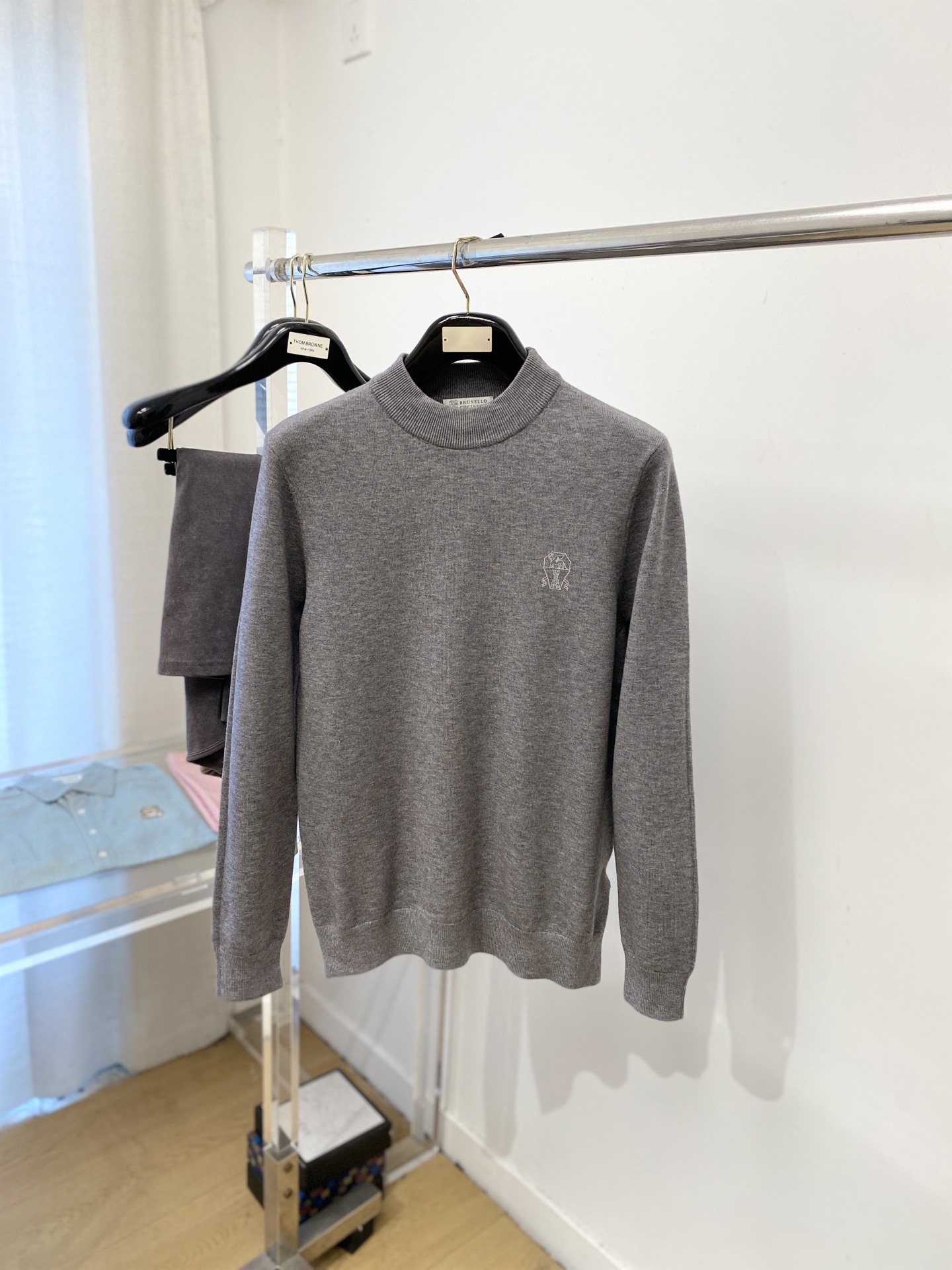 NO:646785,Brunello Cucinelli, 2025 new woolen sweater has a delicate and soft feel, which can be directly in contact with the skin, allowing the warm yarn to change into a delicate texture. The top-notch craftsmanship is very distinctive and brilliant, and the style is simple, elegant and exquisite. The three-dimensional tailoring design makes the entire sweater full of youthful vitality and vitality. It is recommended to be a must-have for autumn and winter. Sizes M-3XL, brunello cucinelli, sweaters, alexander wang19860909Brunello Cucinelli、2025新品羊毛衣 具有手感细腻柔软,可直接与肌肤接触,让暖心的纱线变化出细腻的质感,顶级工艺极具特色出彩,款式简约大方精美 立体剪裁的版型设计,让整款毛衣上身尽显青春活力和朝气,推荐款秋冬季穿搭必备.尺码M-3XL,,brunello cucinelli,sweaters,alexander wang,Men's clothing