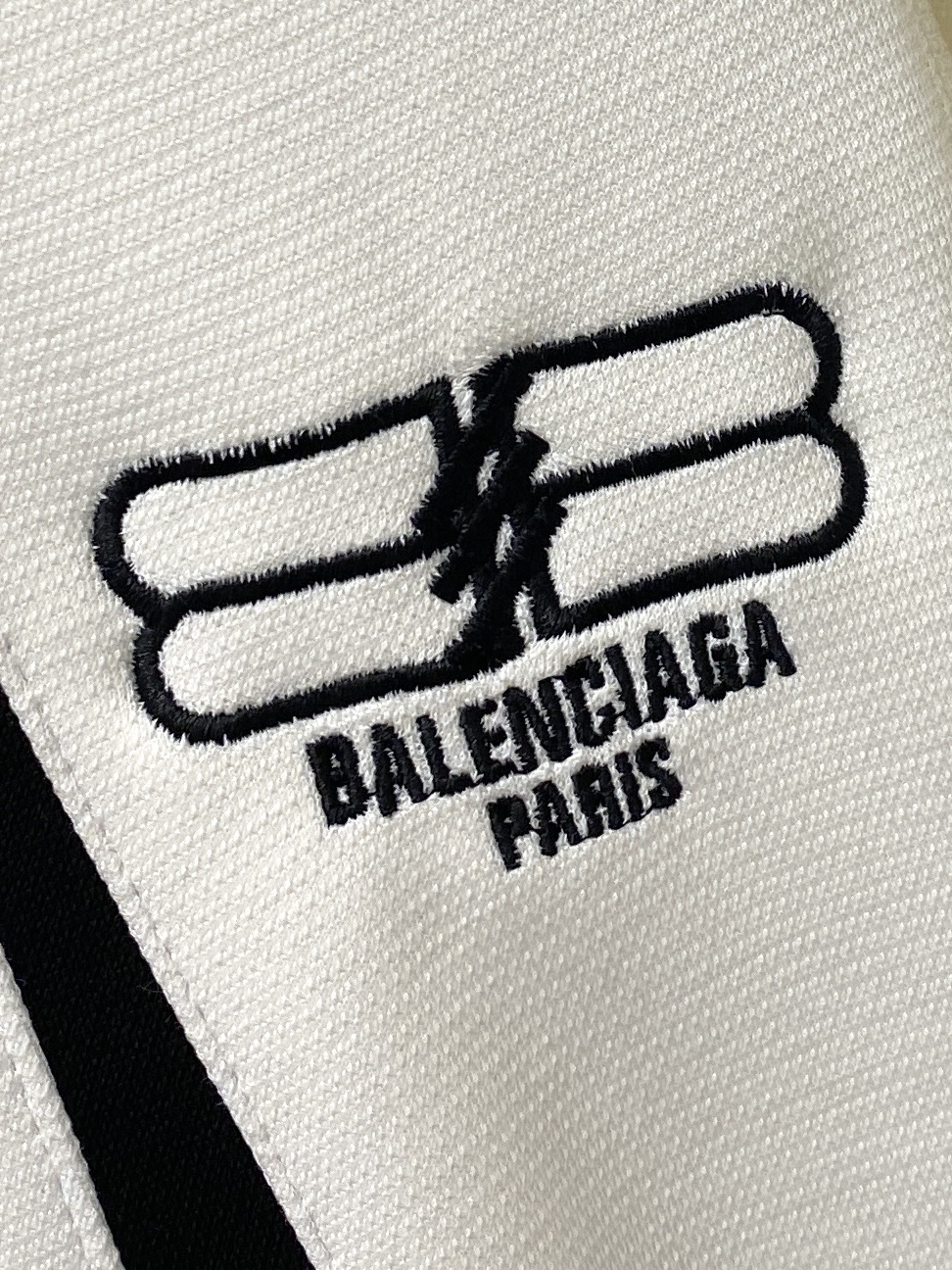 支持年后退换！ 巴黎世家、2025新品卫衣，帅气时尚，胸前精致刺绣图案字母logo，简约百搭款。面料棉 