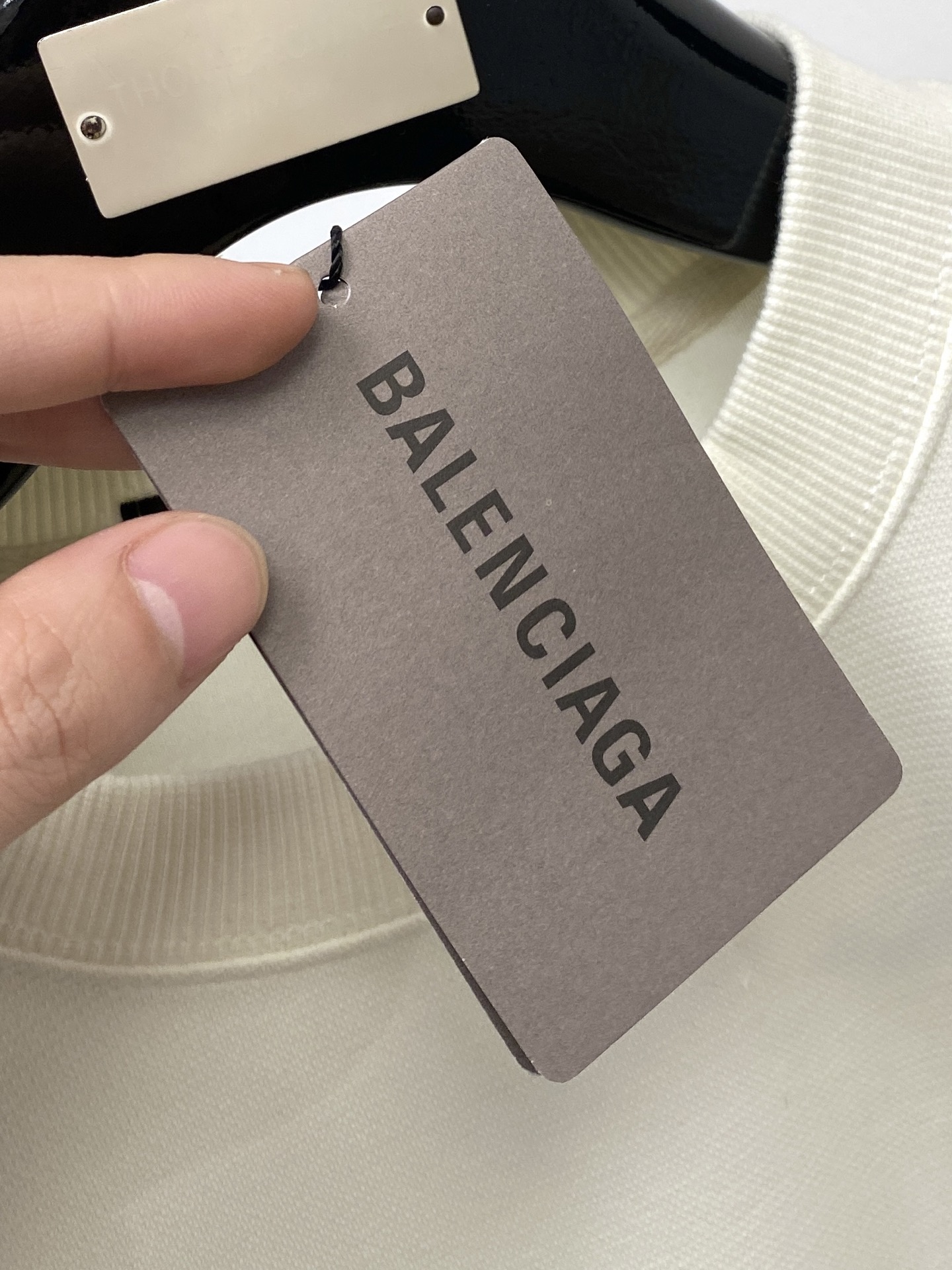 支持年后退换！ 巴黎世家、2025新品卫衣，帅气时尚，胸前精致刺绣图案字母logo，简约百搭款。面料棉 