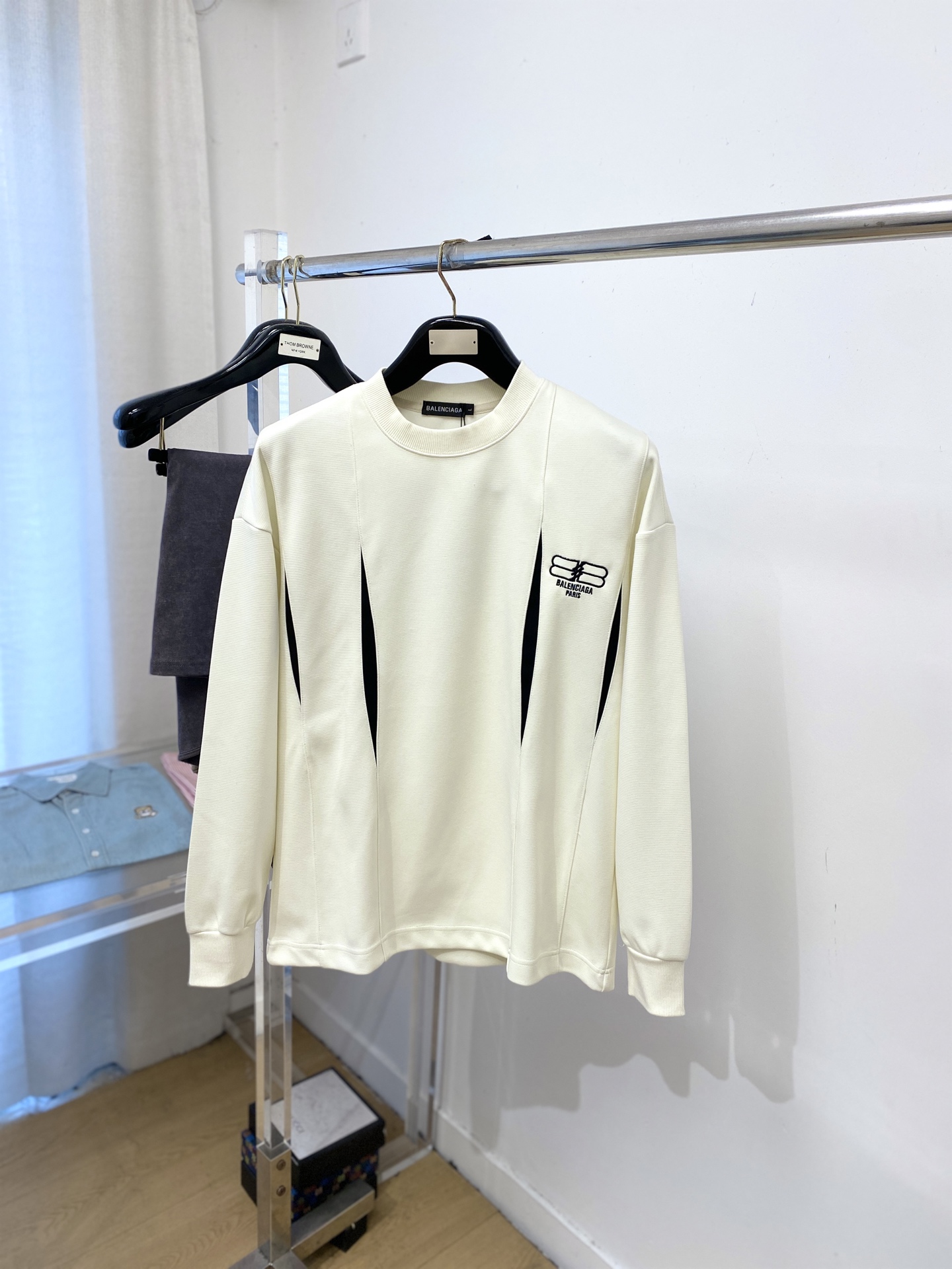 支持年后退换！ 巴黎世家、2025新品卫衣，帅气时尚，胸前精致刺绣图案字母logo，简约百搭款。面料棉 