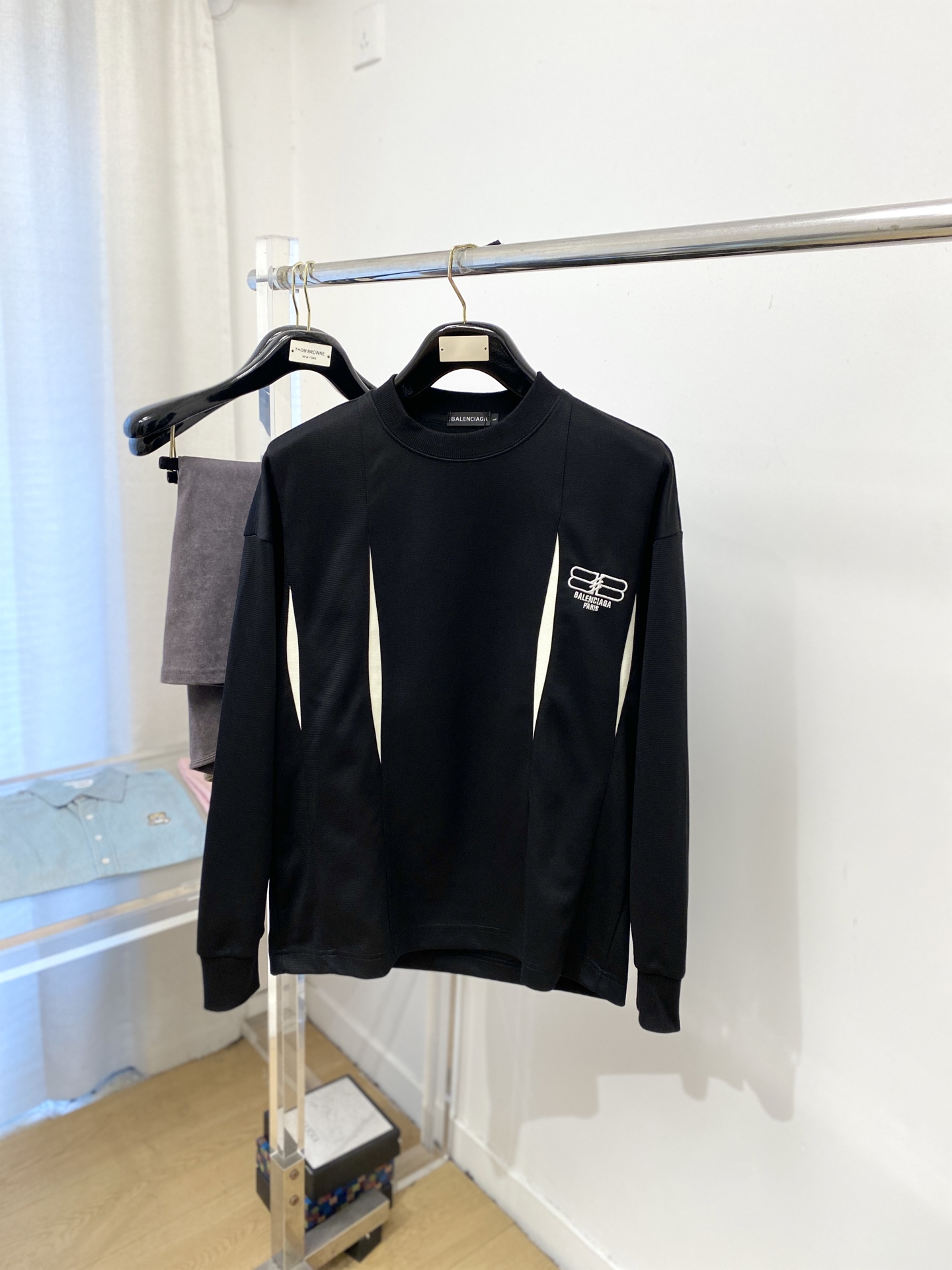 支持年后退换！ 巴黎世家、2025新品卫衣，帅气时尚，胸前精致刺绣图案字母logo，简约百搭款。面料棉 