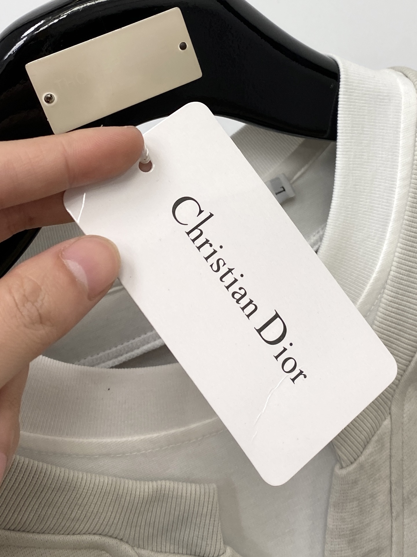 支持年后退换！ 迪奥、2025新品卫衣，帅气时尚，胸前精致刺绣字母logo，简约百搭款。面料棉 不仅挺括