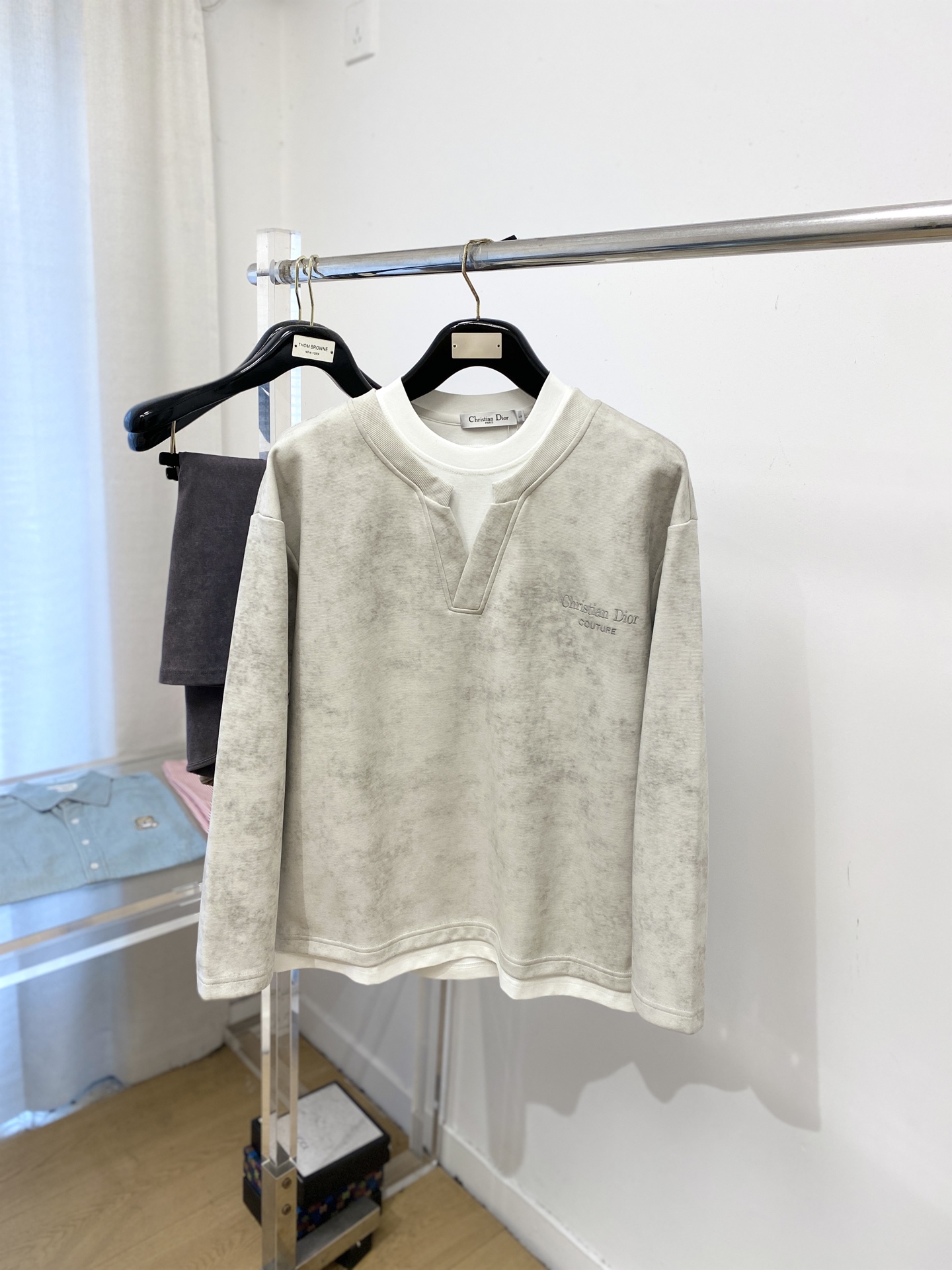 支持年后退换！ 迪奥、2025新品卫衣，帅气时尚，胸前精致刺绣字母logo，简约百搭款。面料棉 不仅挺括