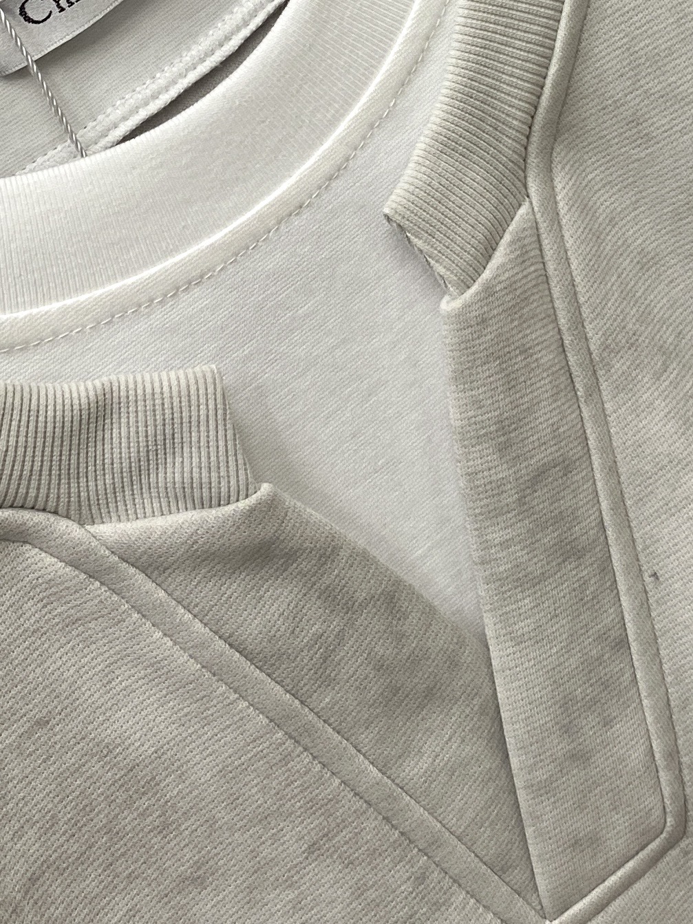 支持年后退换！ 迪奥、2025新品卫衣，帅气时尚，胸前精致刺绣字母logo，简约百搭款。面料棉 不仅挺括