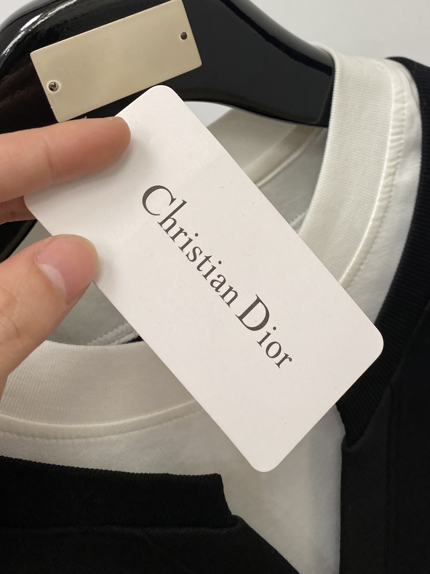 支持年后退换！ 迪奥、2025新品卫衣，帅气时尚，胸前精致刺绣字母logo，简约百搭款。面料棉 不仅挺括