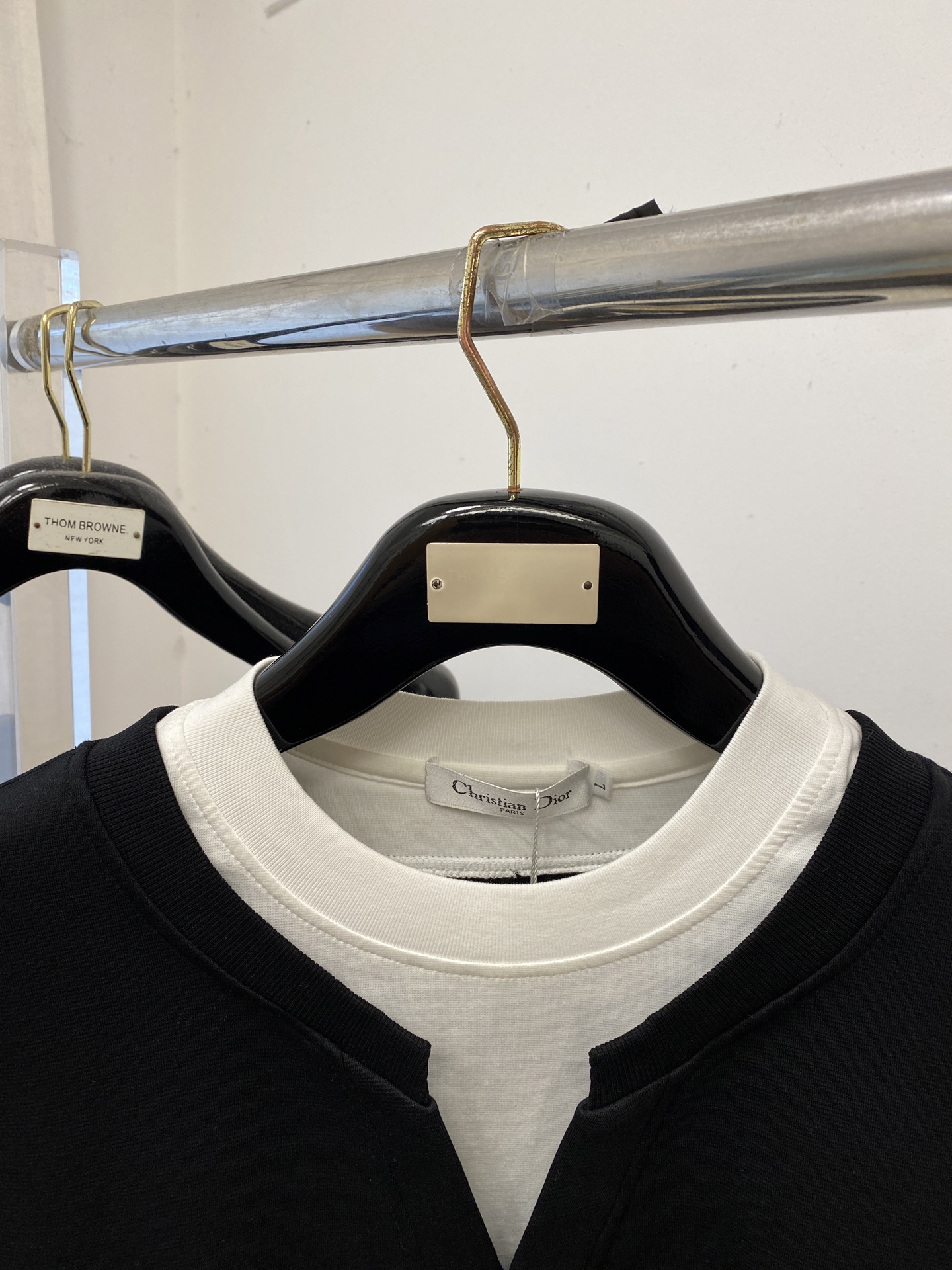 支持年后退换！ 迪奥、2025新品卫衣，帅气时尚，胸前精致刺绣字母logo，简约百搭款。面料棉 不仅挺括