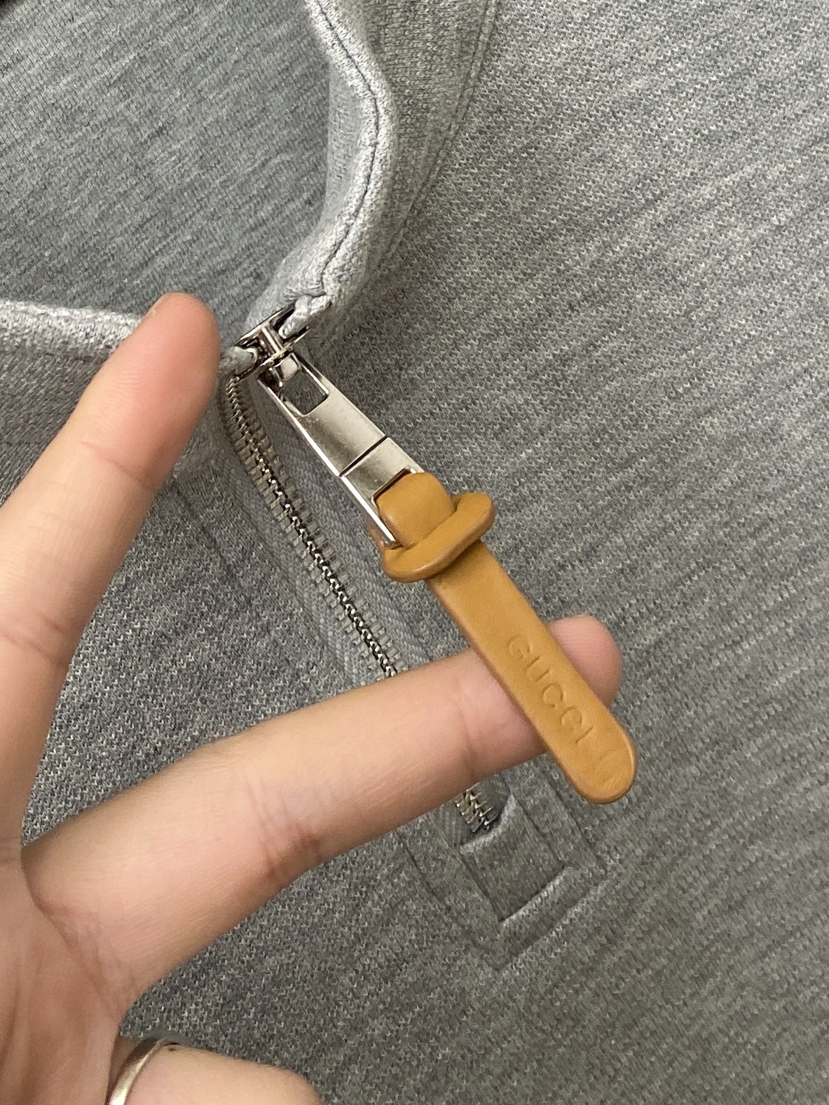 支持年后退换！ 古奇、2025新品卫衣，帅气时尚，胸前精致刺绣字母logo，简约百搭款。面料棉 不仅挺括